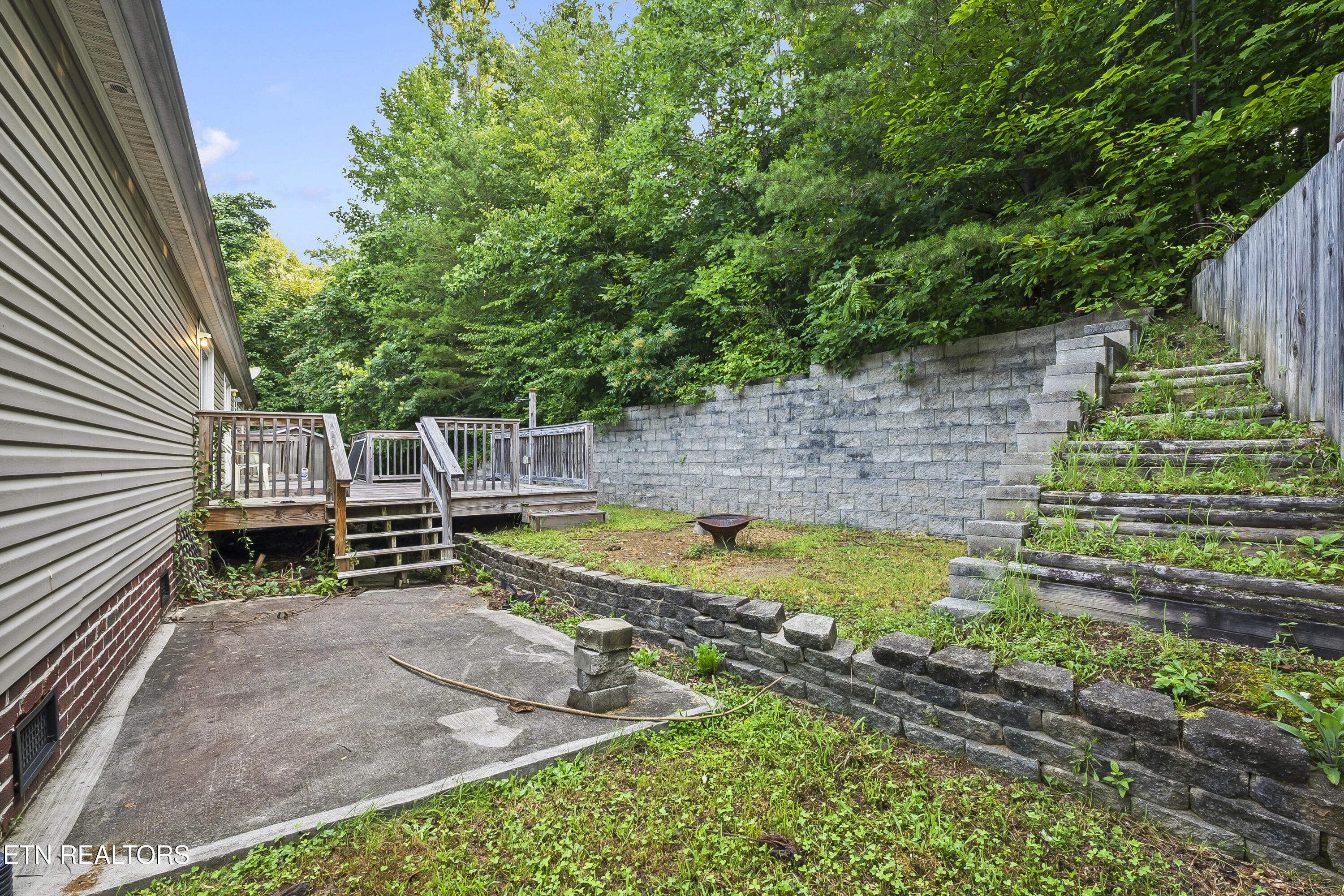 236 Loggers Lane Clinton TN 37716