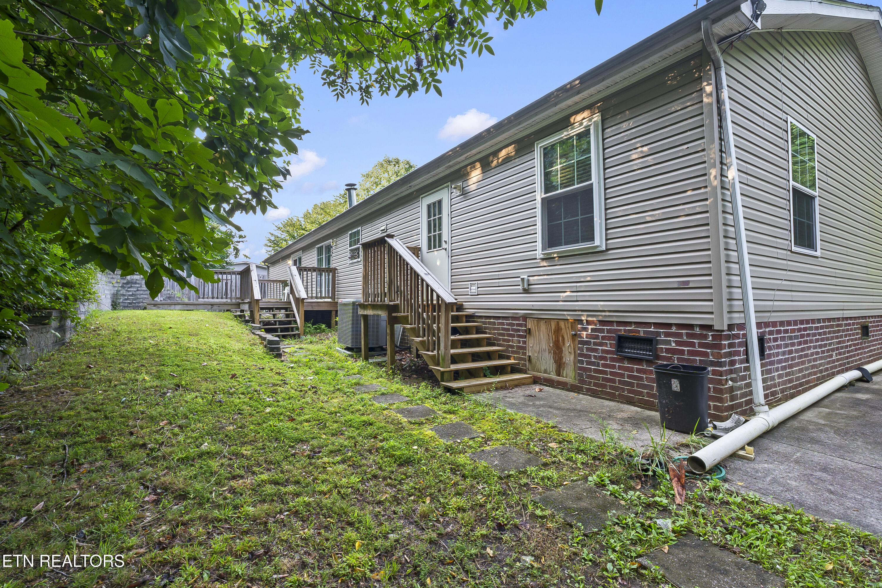 236 Loggers Lane Clinton TN 37716