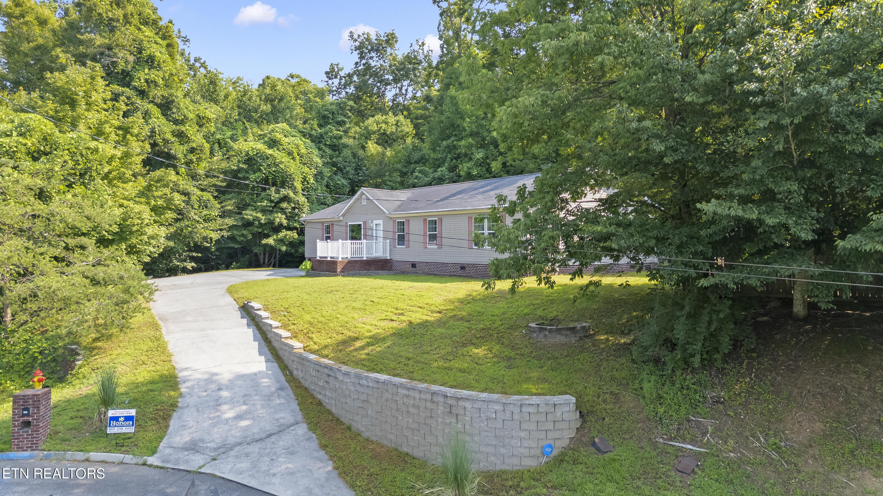 236 Loggers Lane Clinton TN 37716