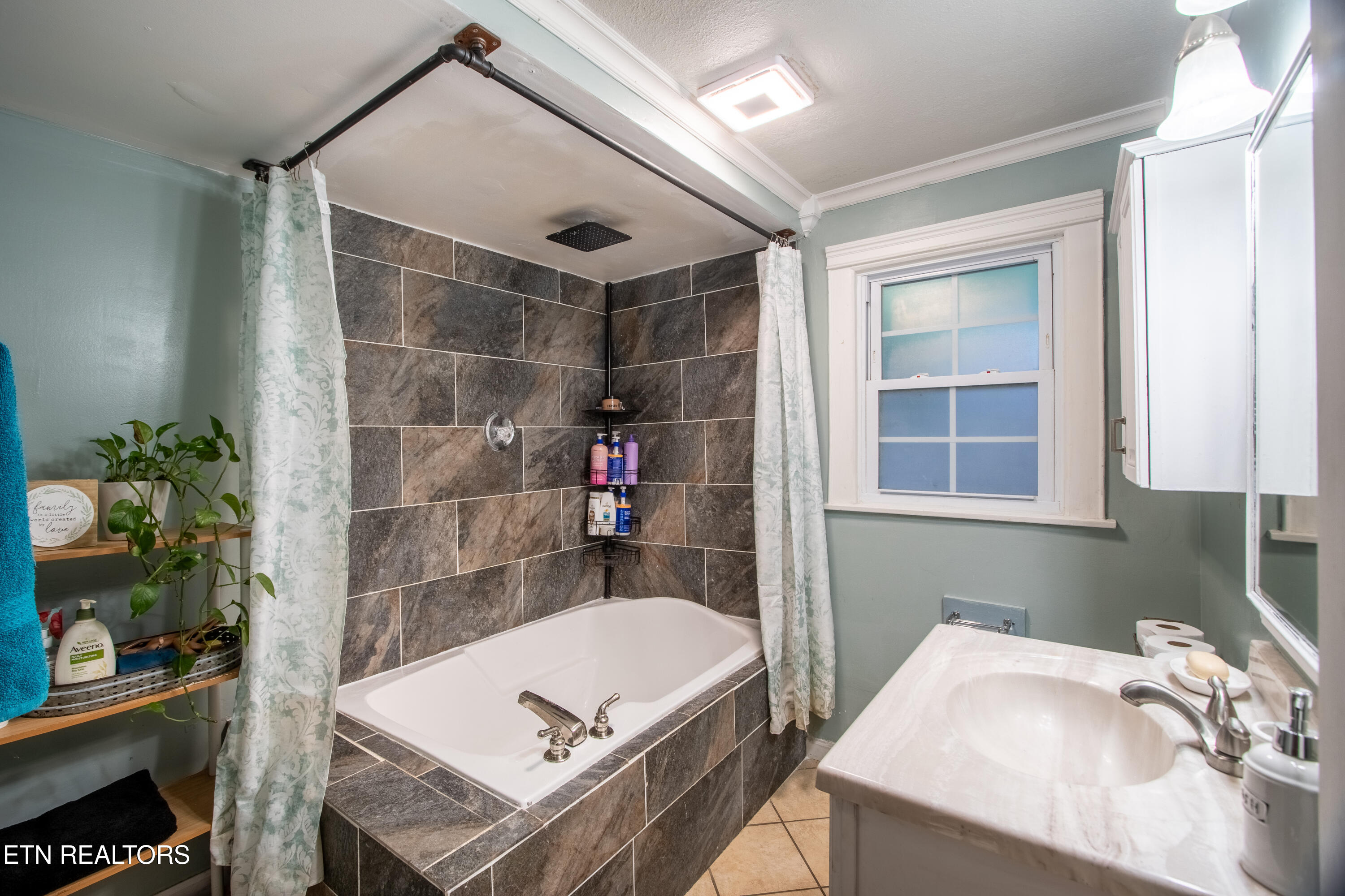 4220 Reed Road Louisville TN 37777