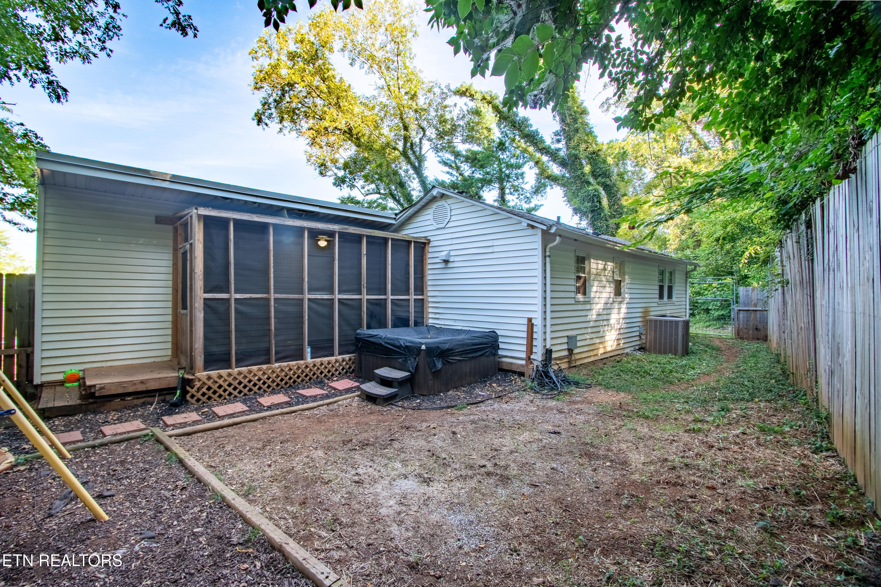 4220 Reed Road Louisville TN 37777