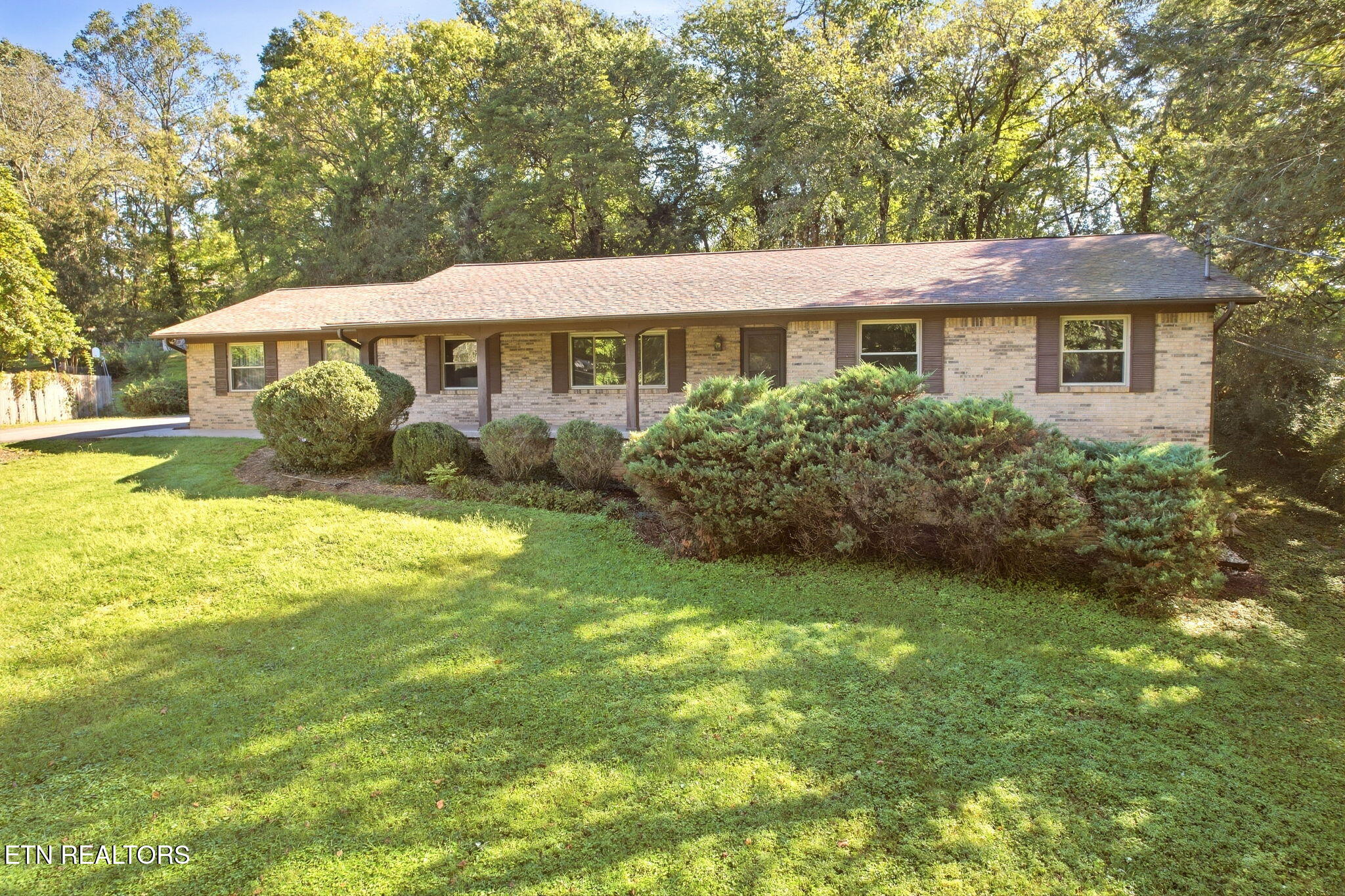 5704 Crestwood Drive Knoxville TN 37914