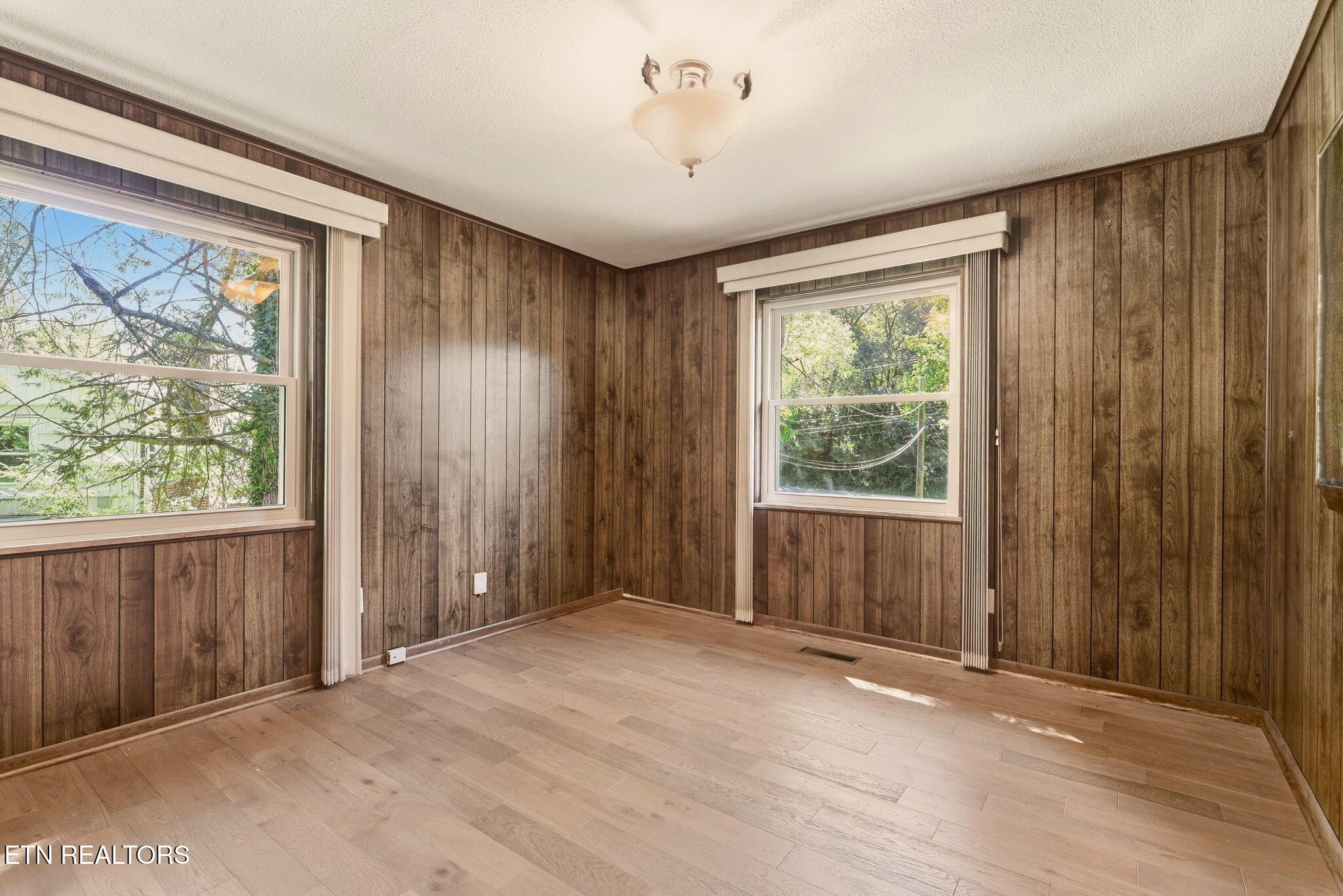 5704 Crestwood Drive Knoxville TN 37914