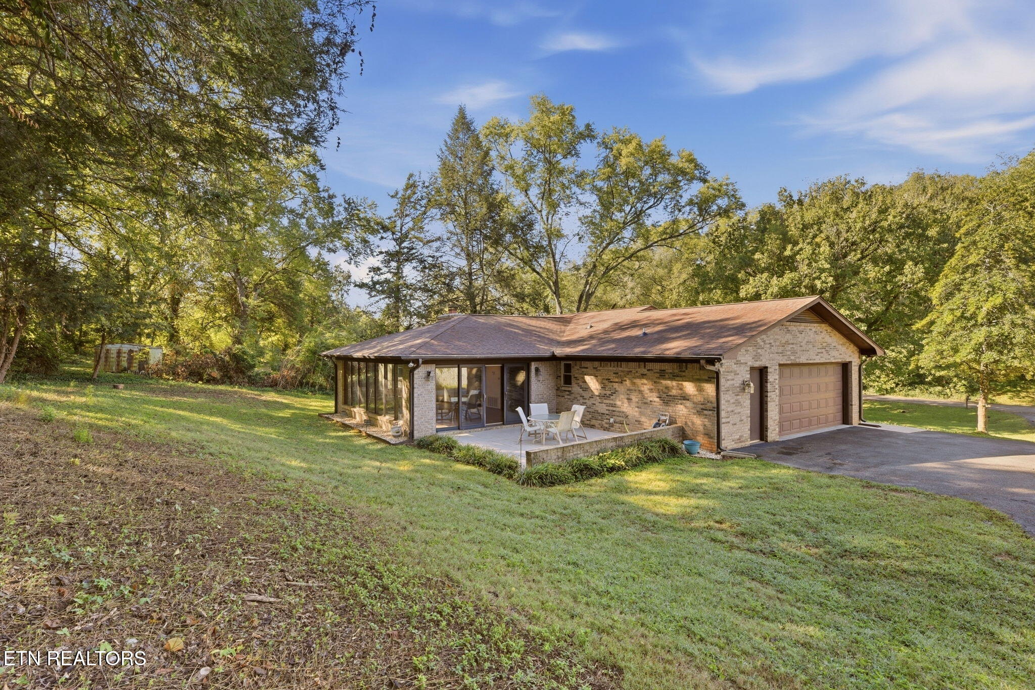 5704 Crestwood Drive Knoxville TN 37914
