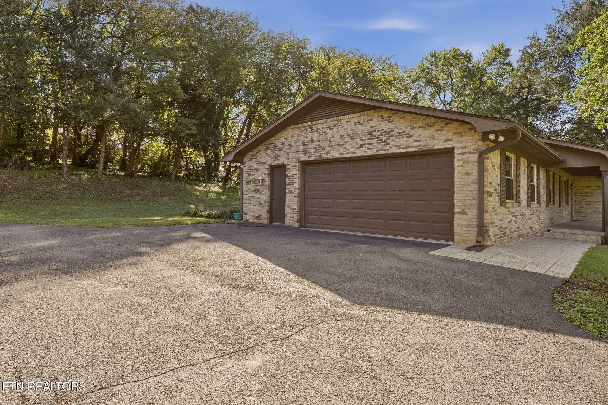 5704 Crestwood Drive Knoxville TN 37914