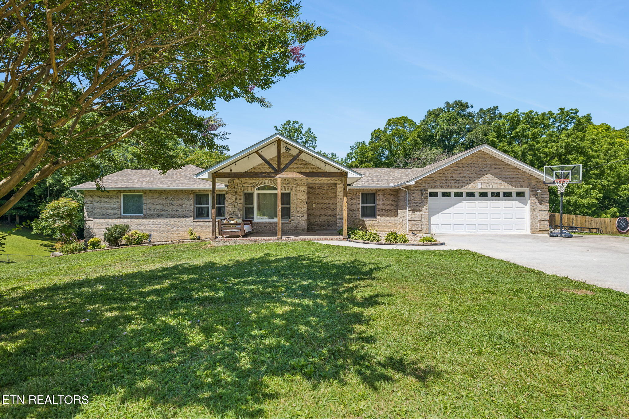 677 Twin Hills Lane Jacksboro TN 37757