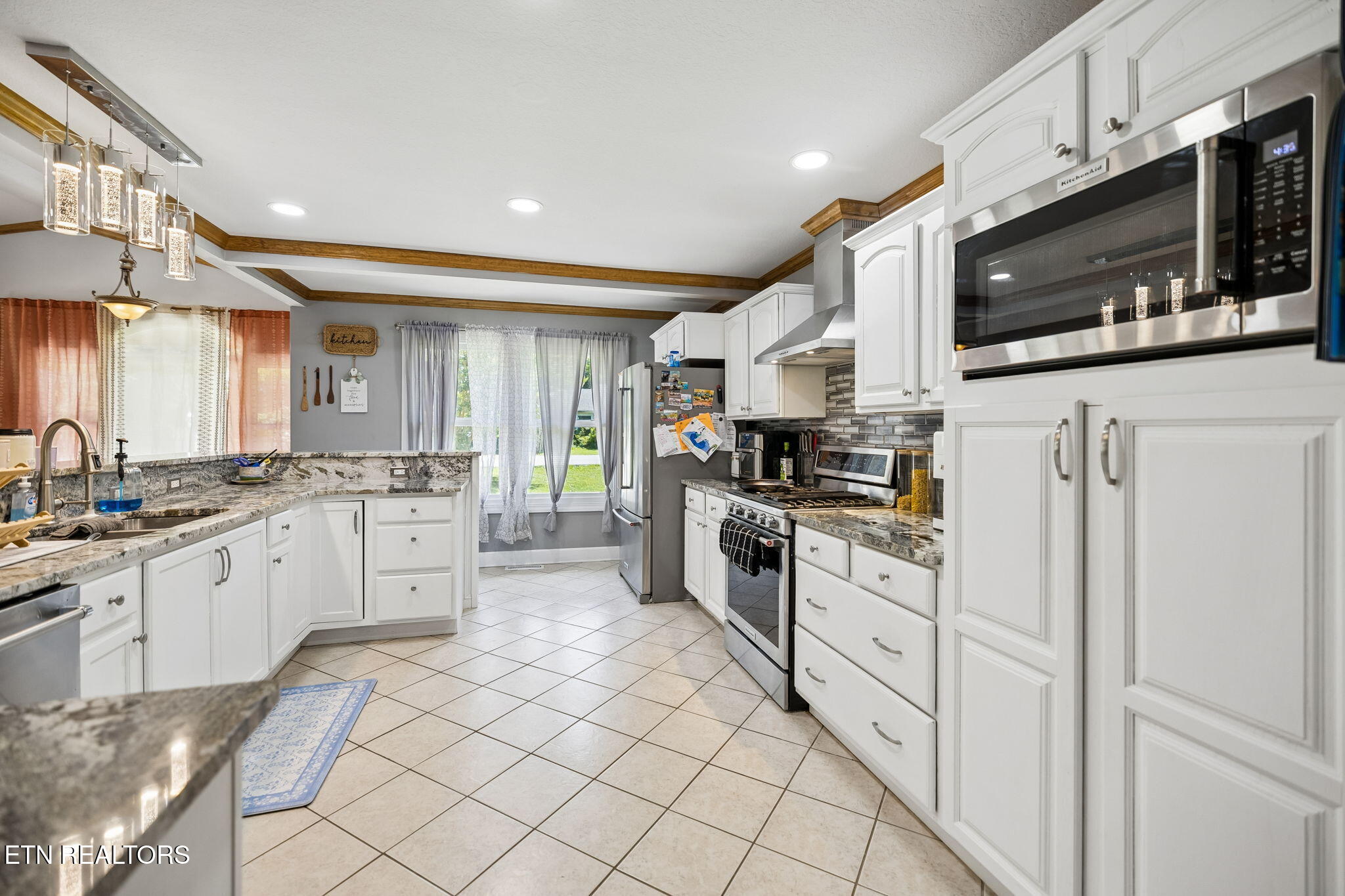 677 Twin Hills Lane Jacksboro TN 37757