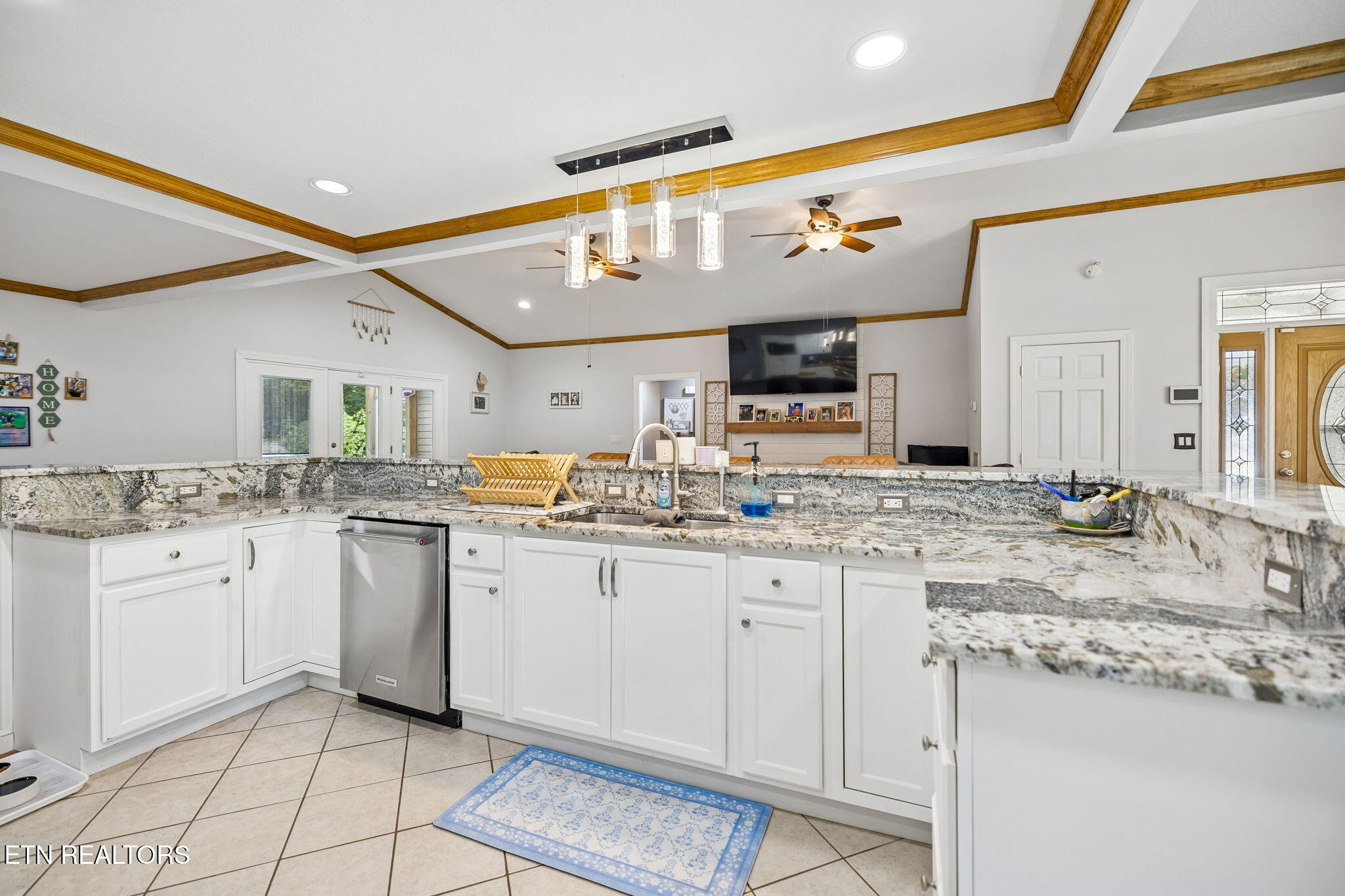 677 Twin Hills Lane Jacksboro TN 37757