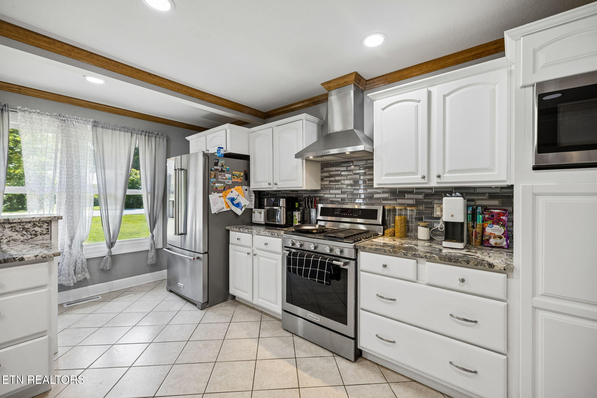 677 Twin Hills Lane Jacksboro TN 37757