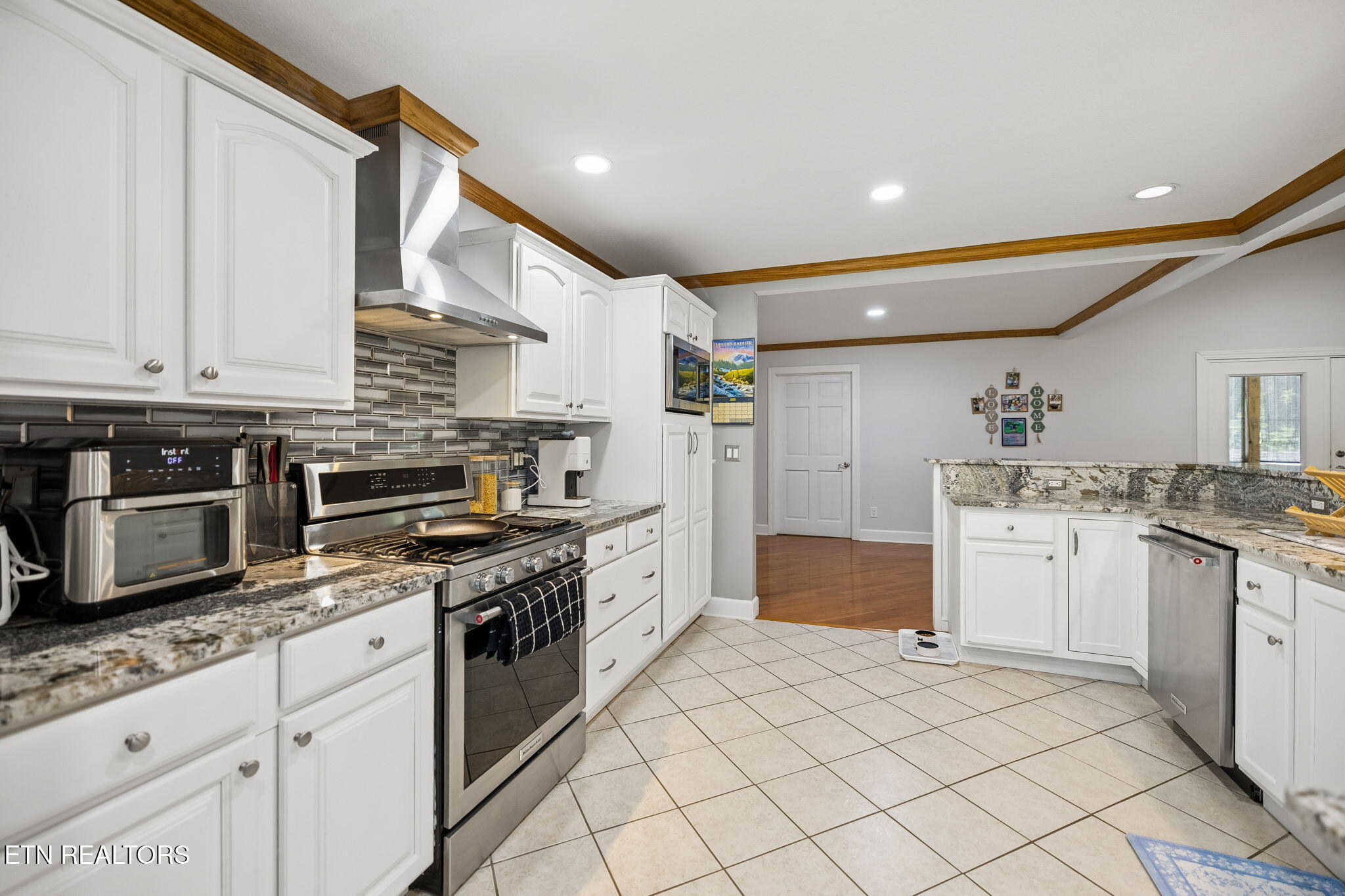 677 Twin Hills Lane Jacksboro TN 37757
