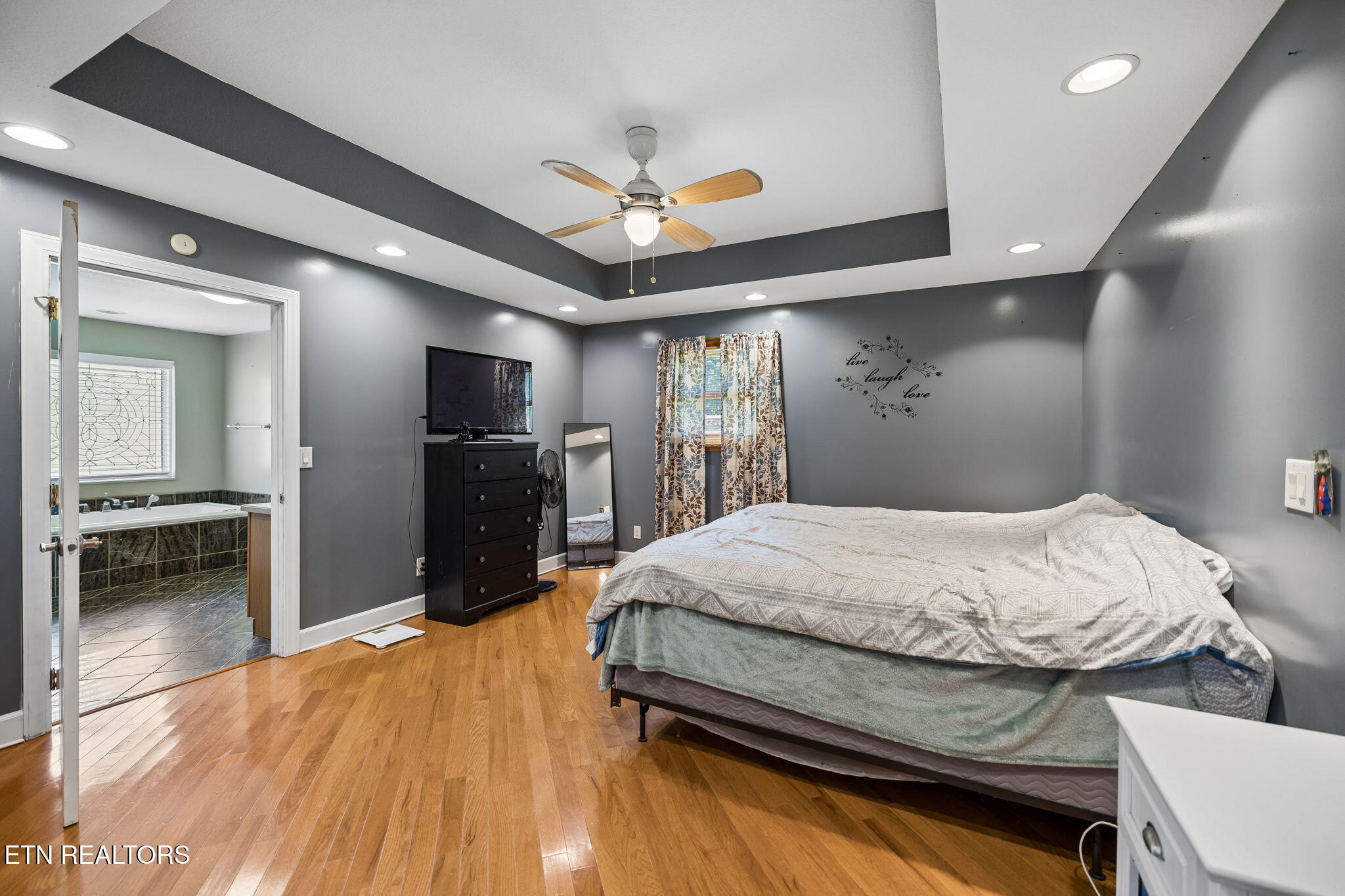 677 Twin Hills Lane Jacksboro TN 37757