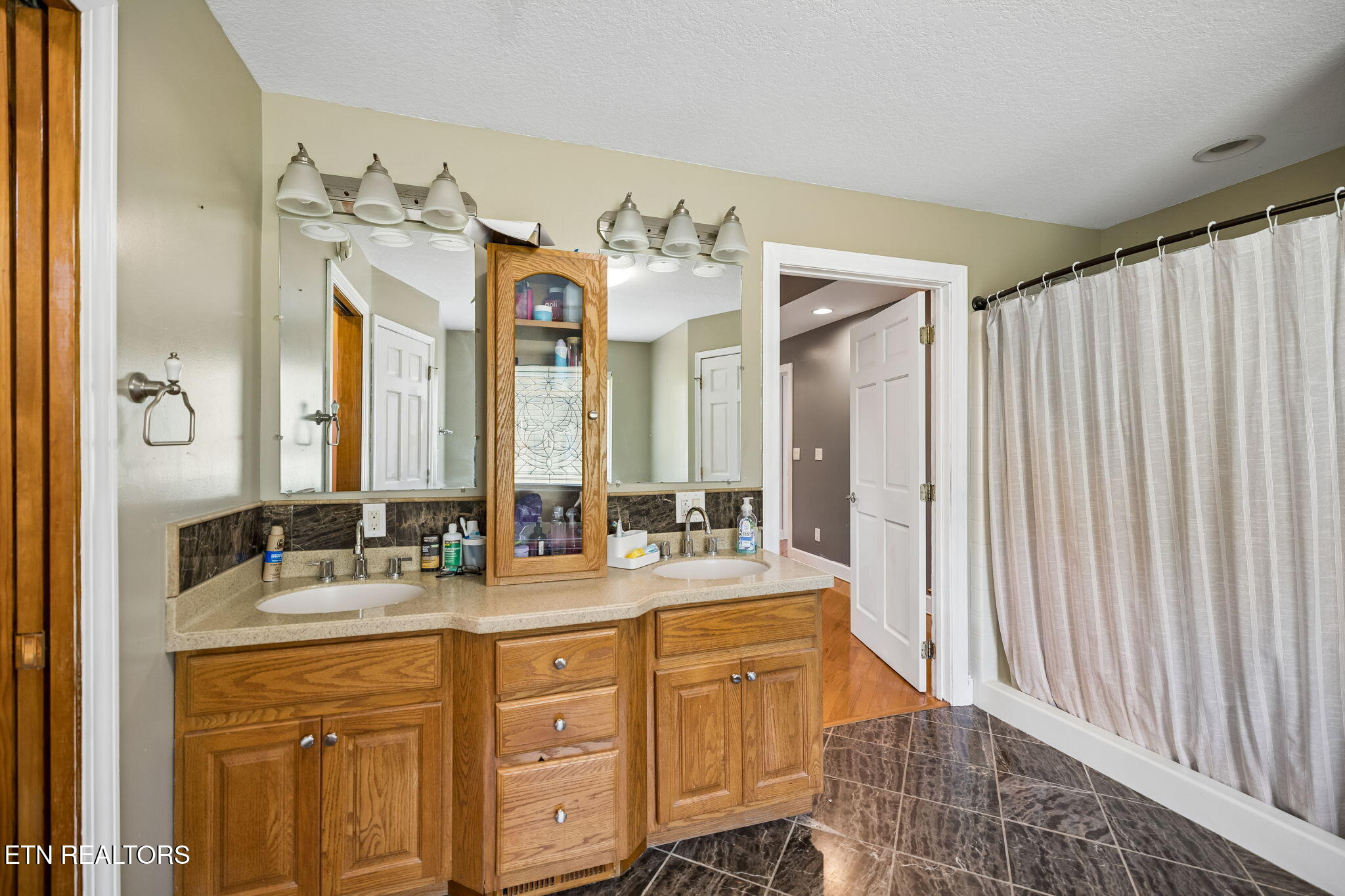677 Twin Hills Lane Jacksboro TN 37757