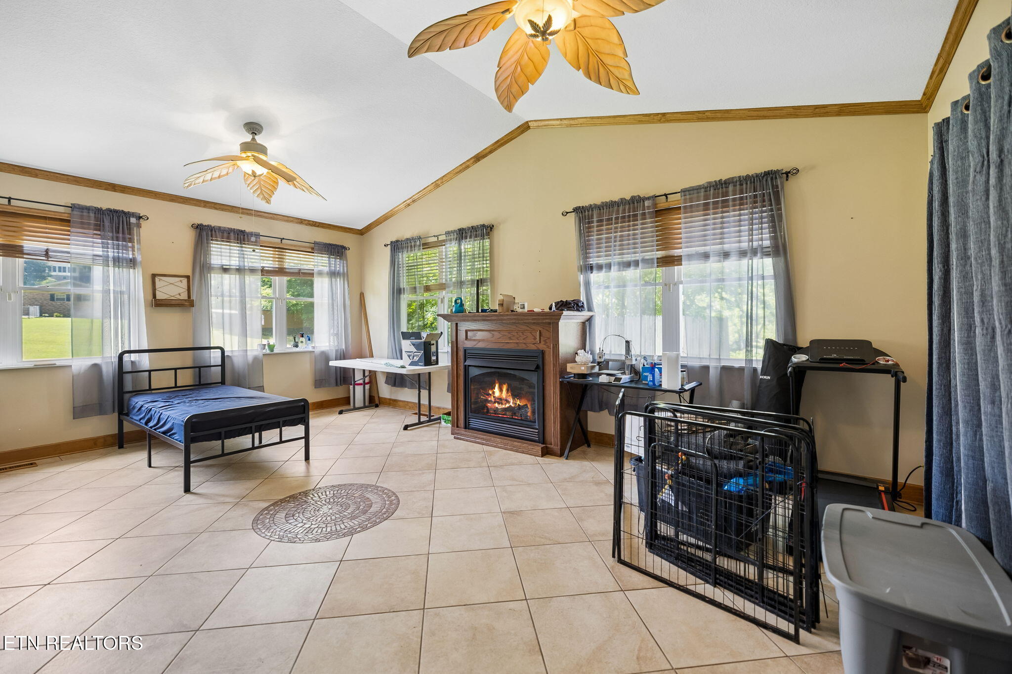 677 Twin Hills Lane Jacksboro TN 37757