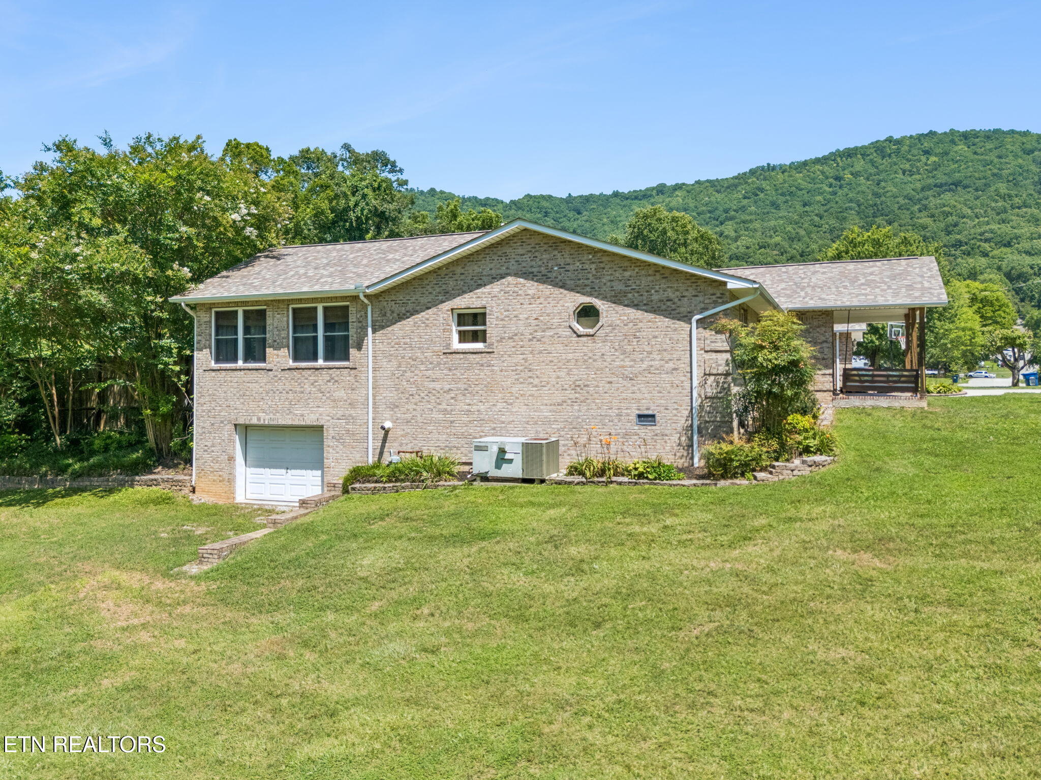 677 Twin Hills Lane Jacksboro TN 37757