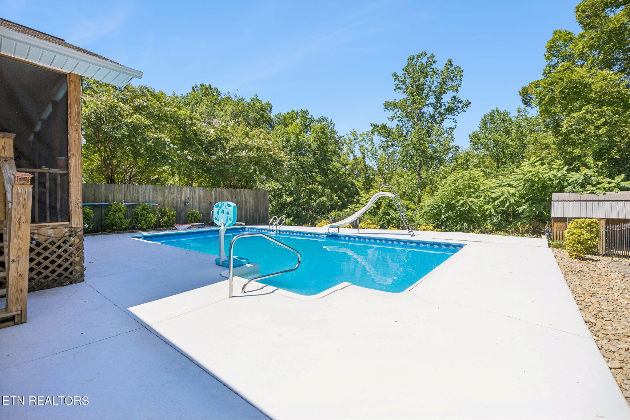 677 Twin Hills Lane Jacksboro TN 37757