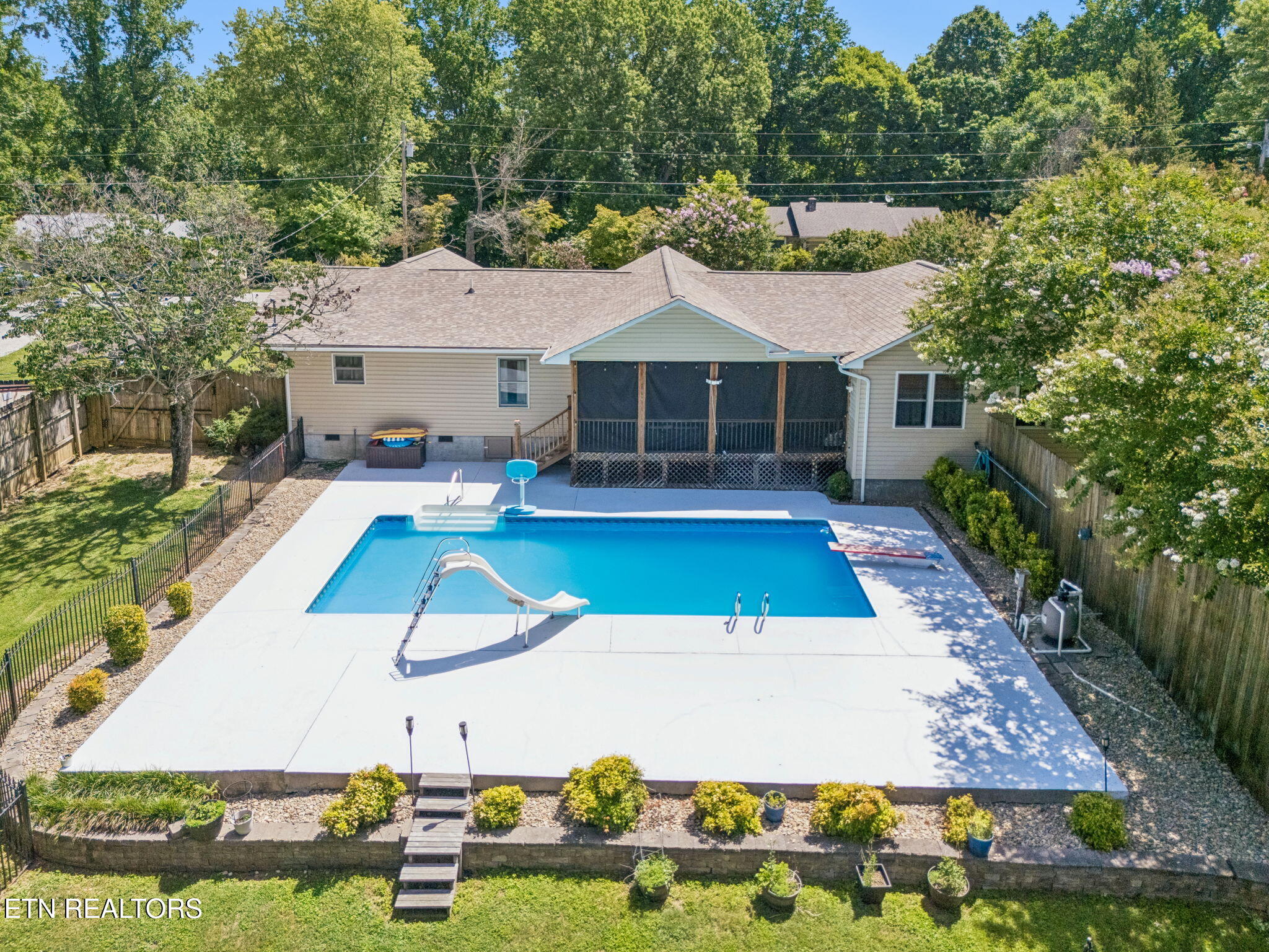 677 Twin Hills Lane Jacksboro TN 37757