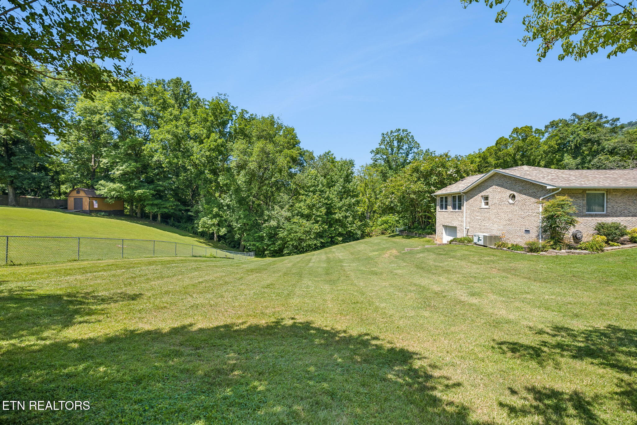 677 Twin Hills Lane Jacksboro TN 37757