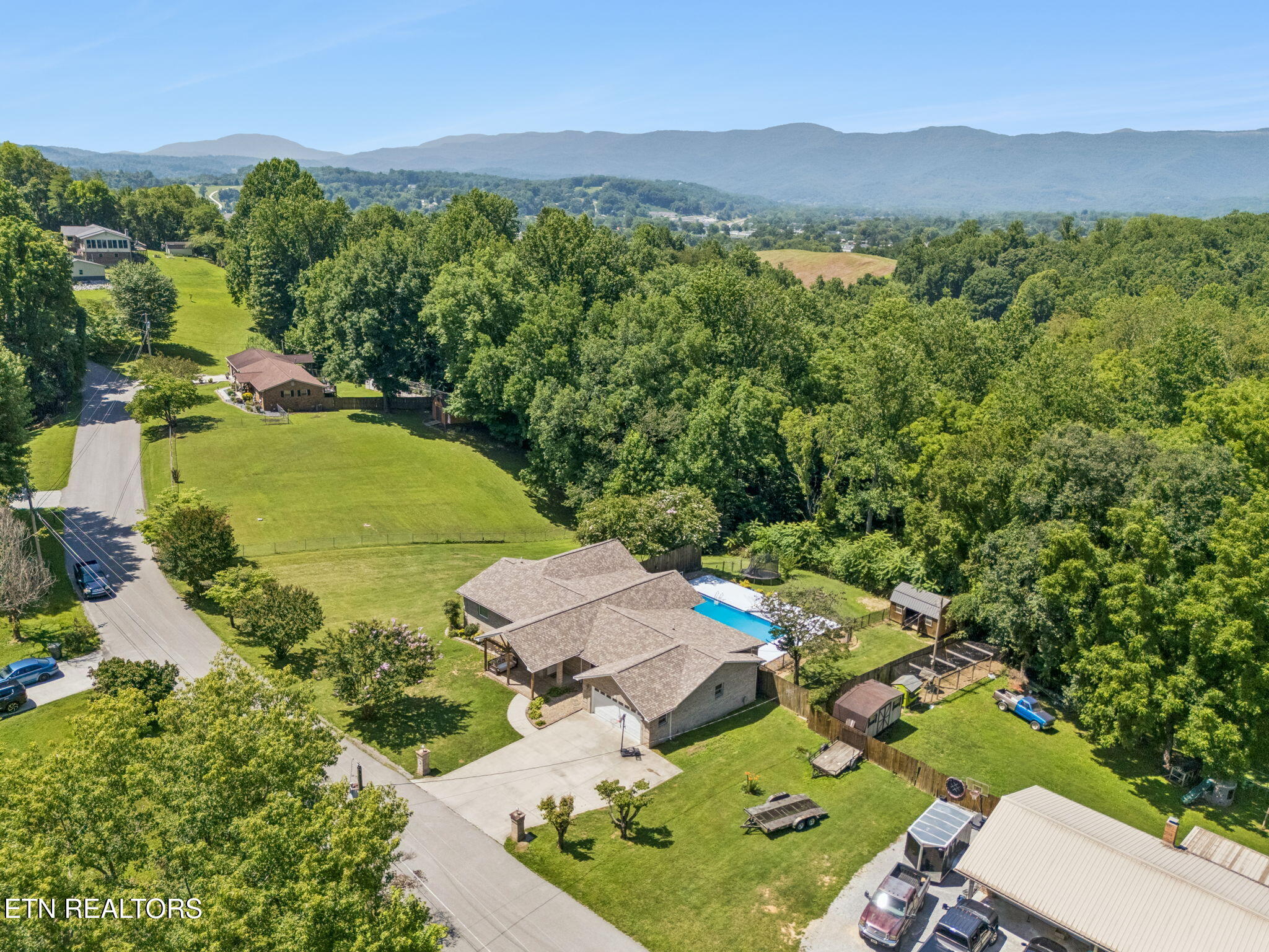 677 Twin Hills Lane Jacksboro TN 37757