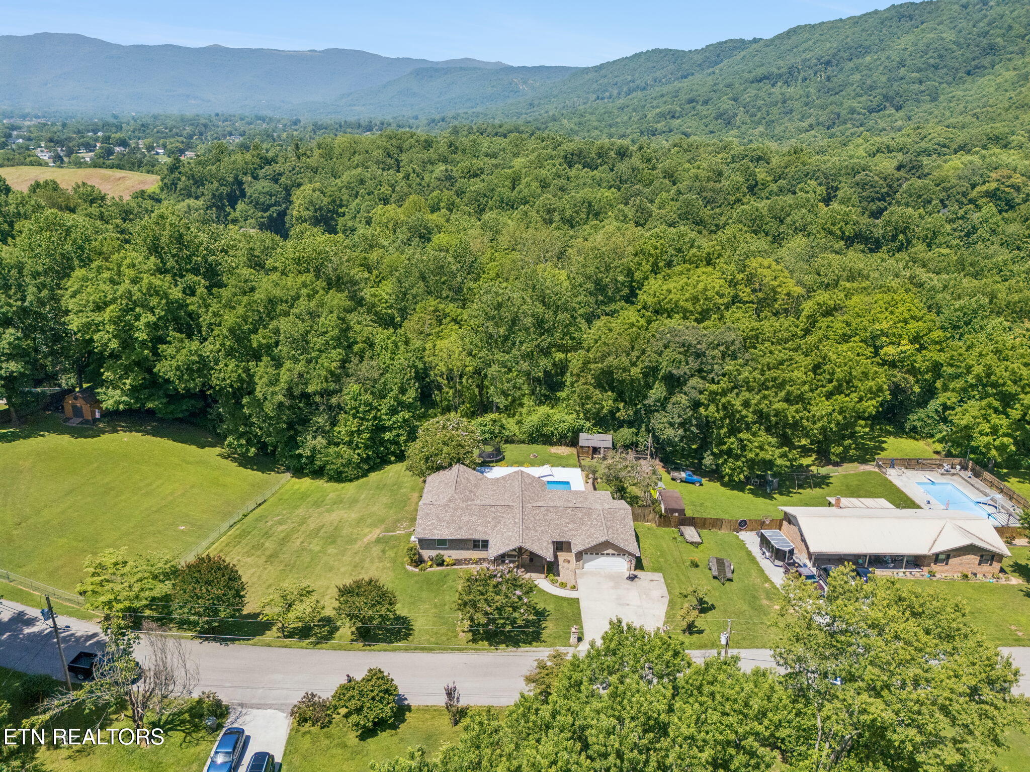 677 Twin Hills Lane Jacksboro TN 37757