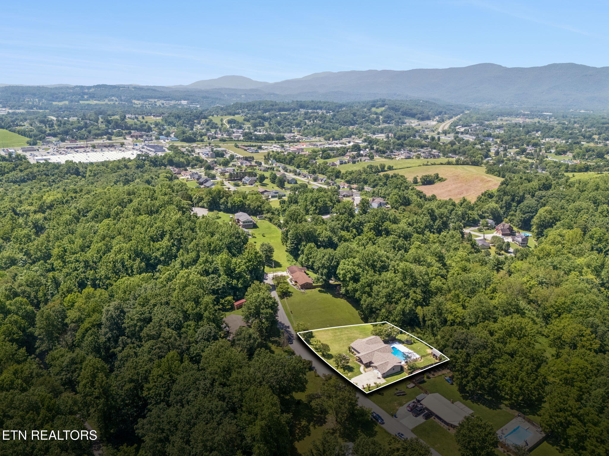 677 Twin Hills Lane Jacksboro TN 37757