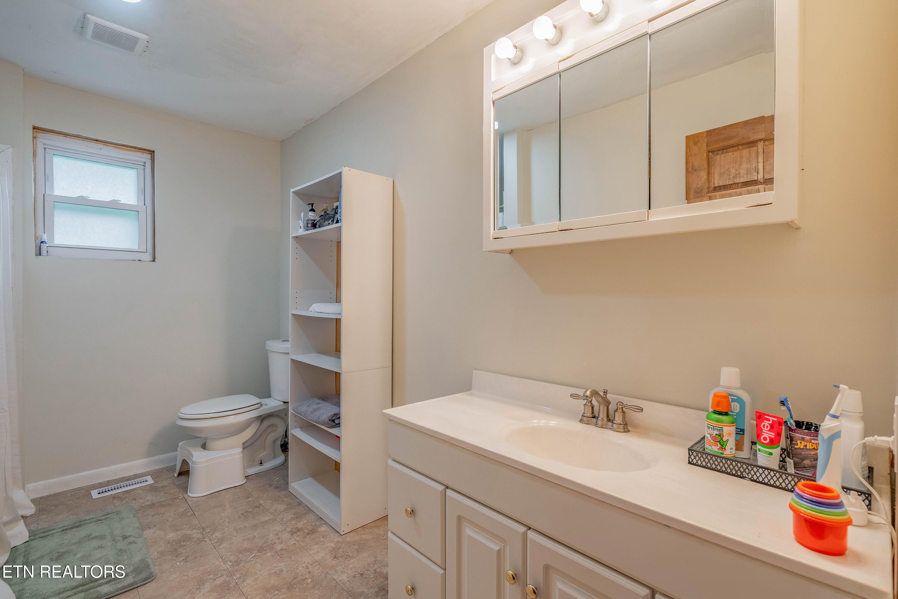 222 Walden Avenue Oliver Springs TN 37840