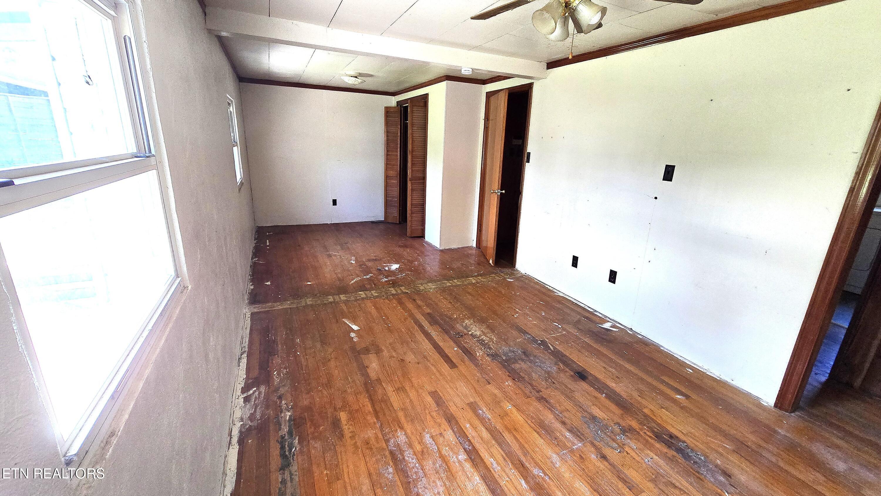 2150 Pinecrest Circle Lenoir City TN 37772