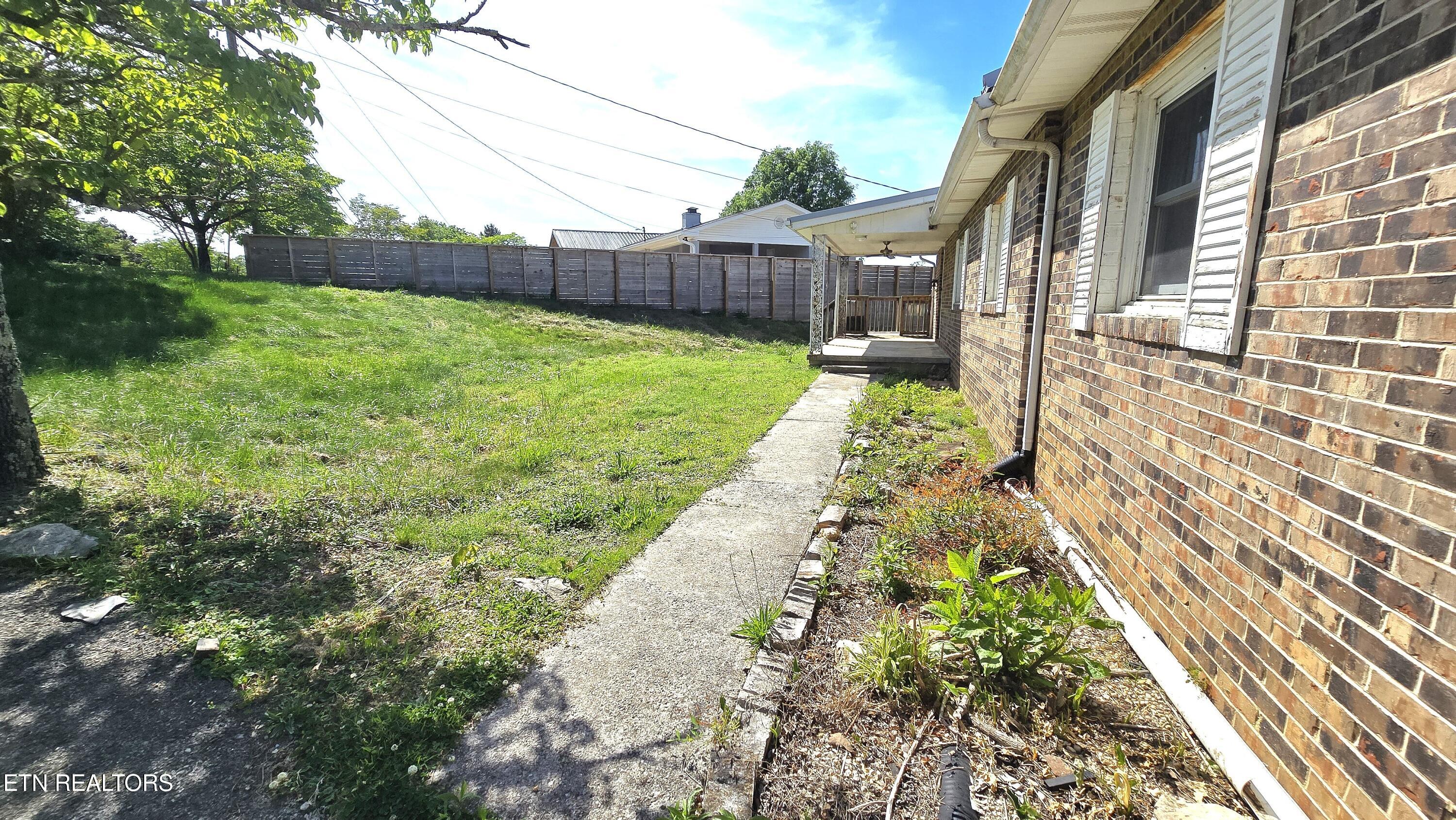 2150 Pinecrest Circle Lenoir City TN 37772