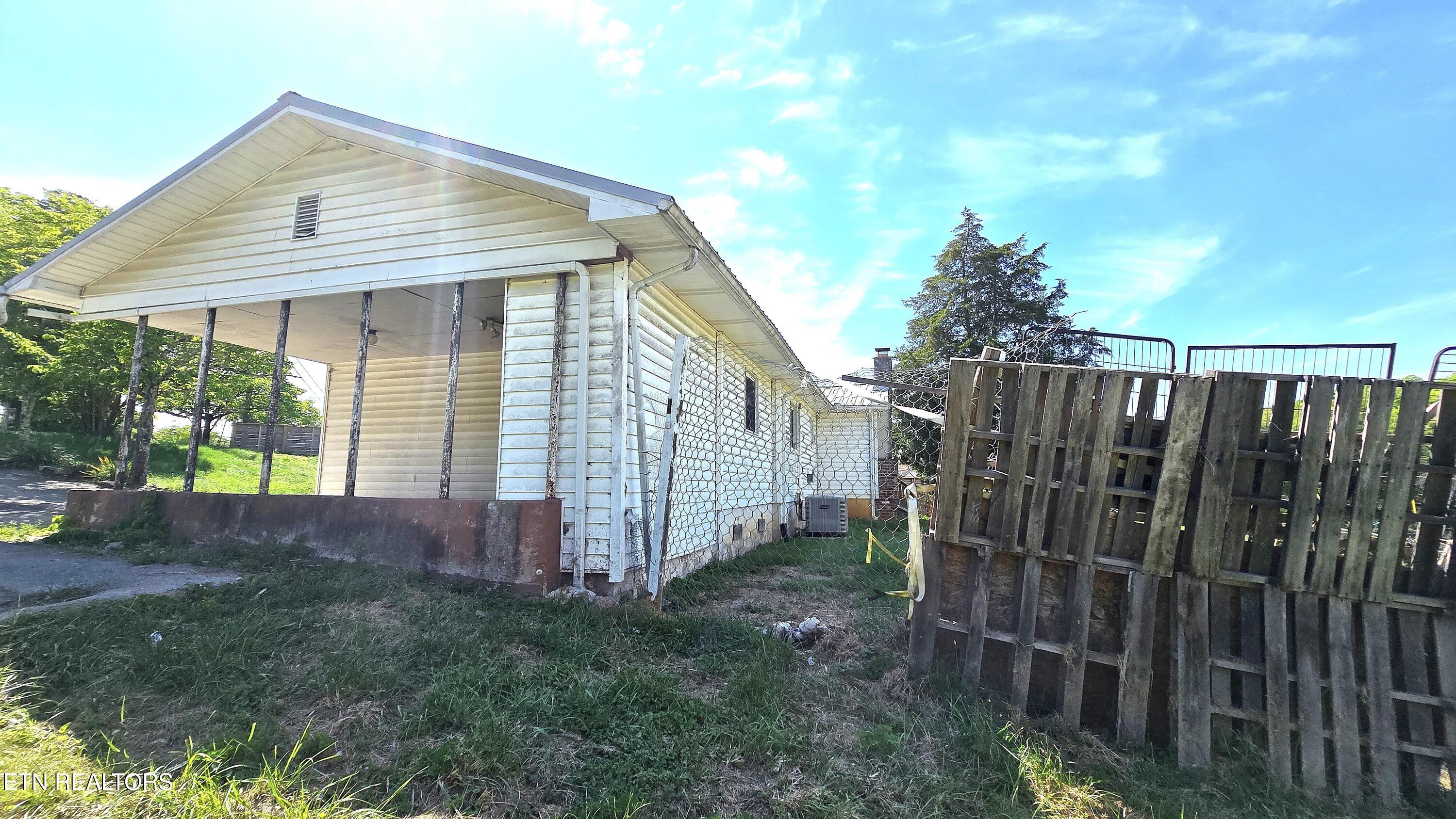 2150 Pinecrest Circle Lenoir City TN 37772