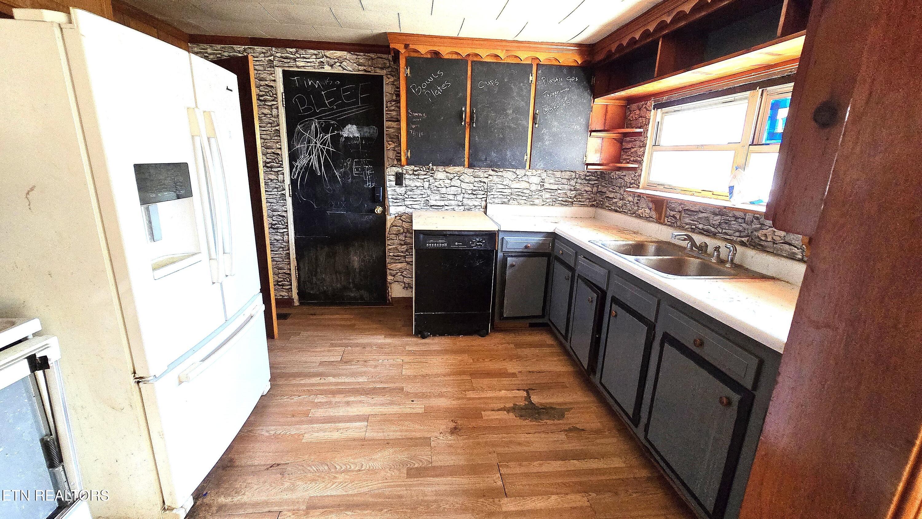 2150 Pinecrest Circle Lenoir City TN 37772
