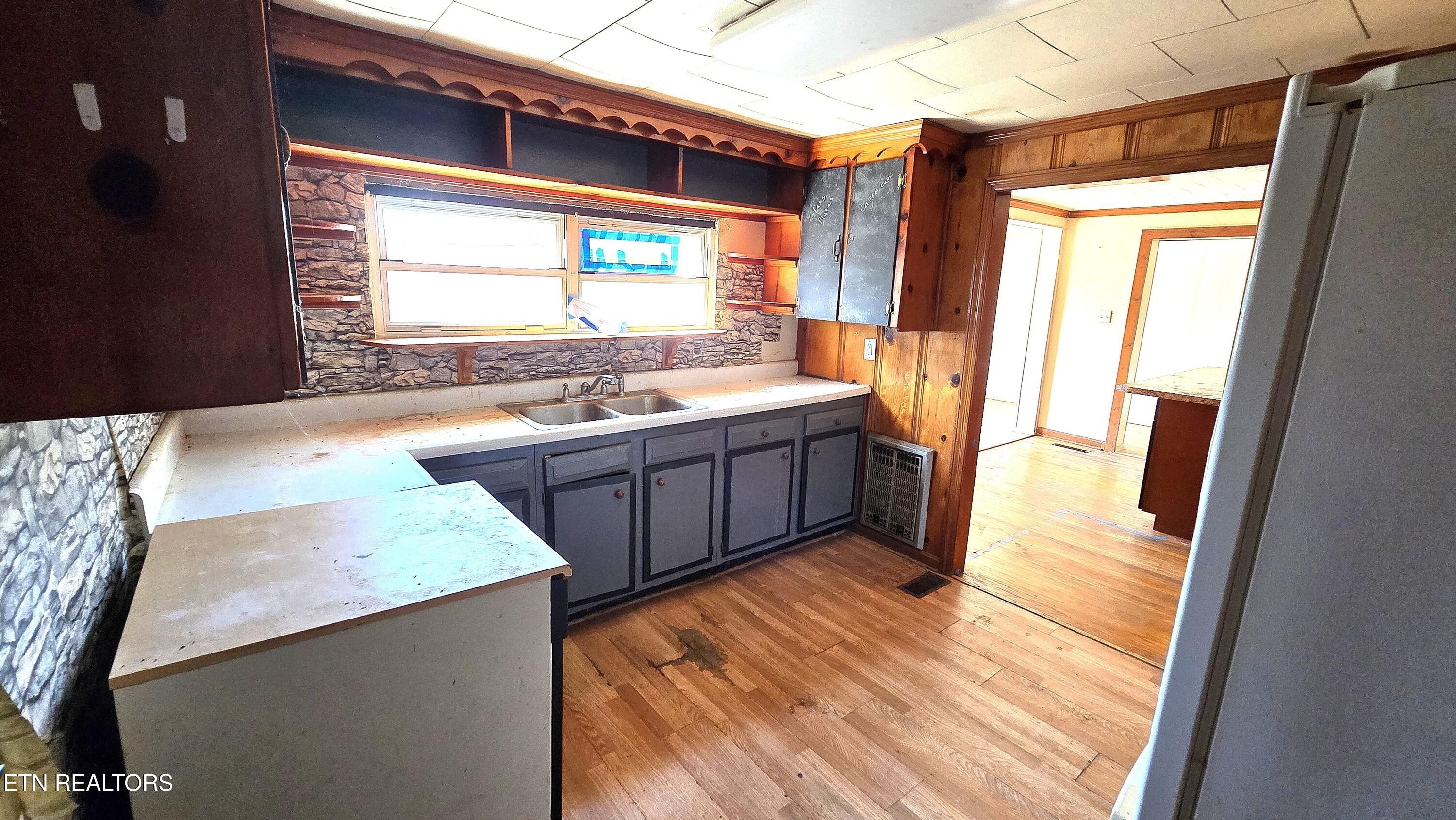 2150 Pinecrest Circle Lenoir City TN 37772