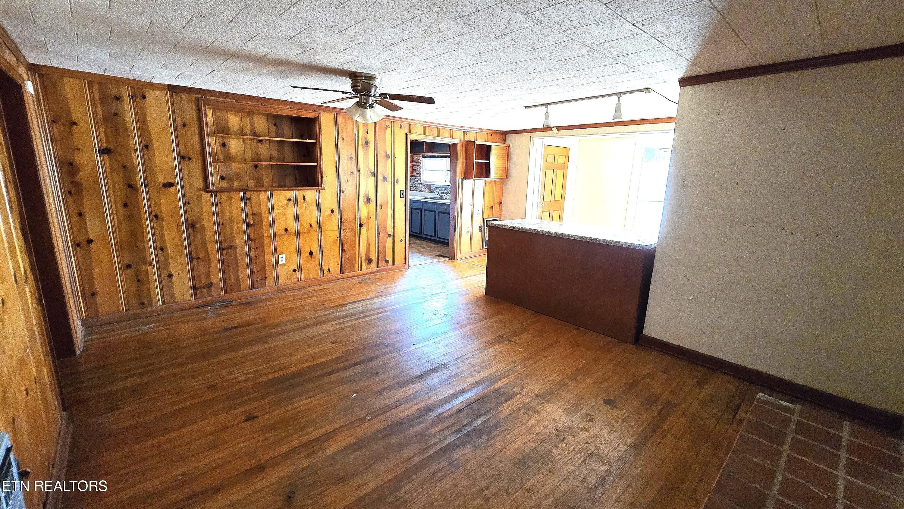 2150 Pinecrest Circle Lenoir City TN 37772