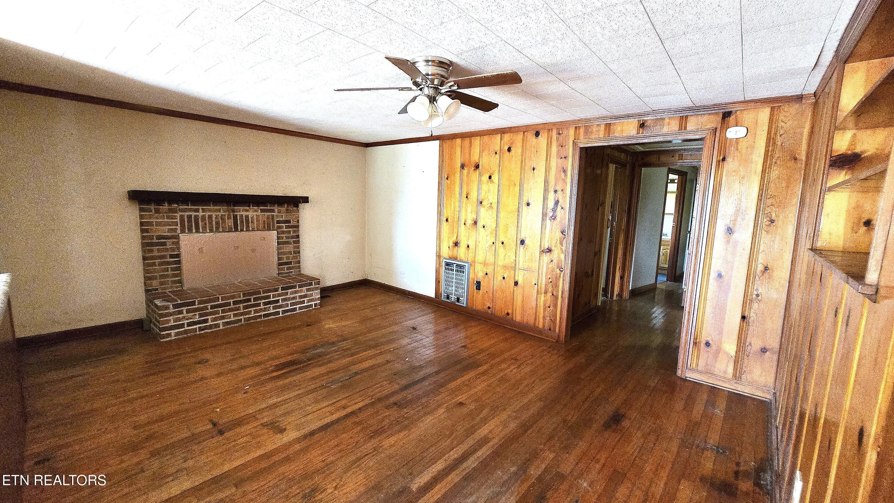 2150 Pinecrest Circle Lenoir City TN 37772
