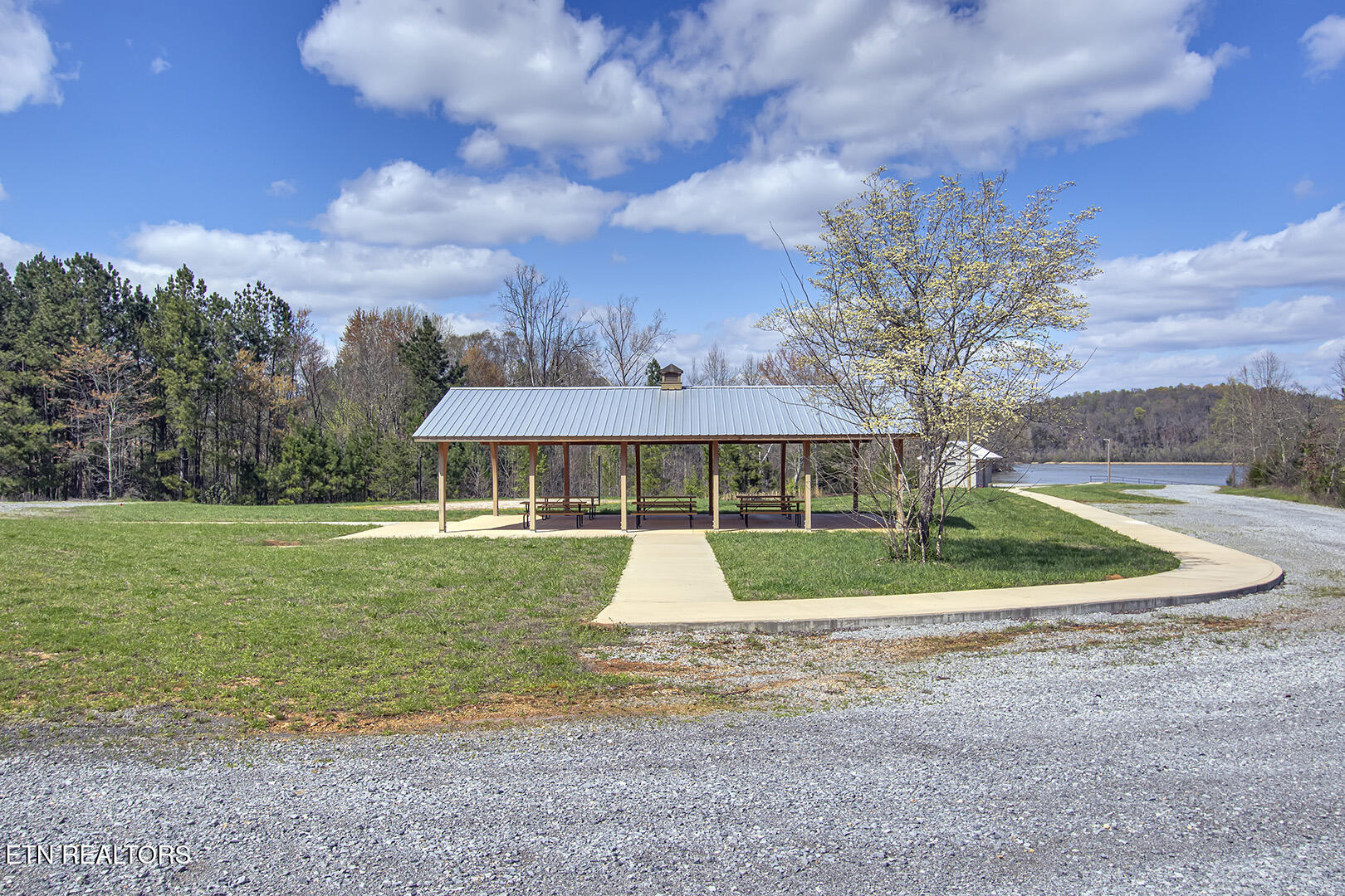 717 Twin Lakes Drive Loudon TN 37774