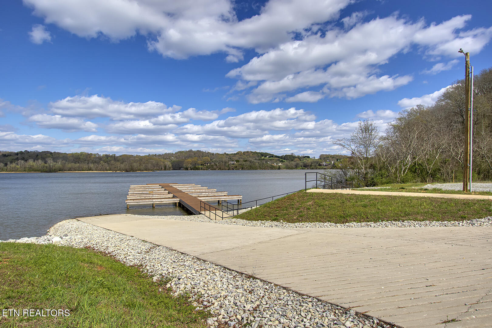 717 Twin Lakes Drive Loudon TN 37774