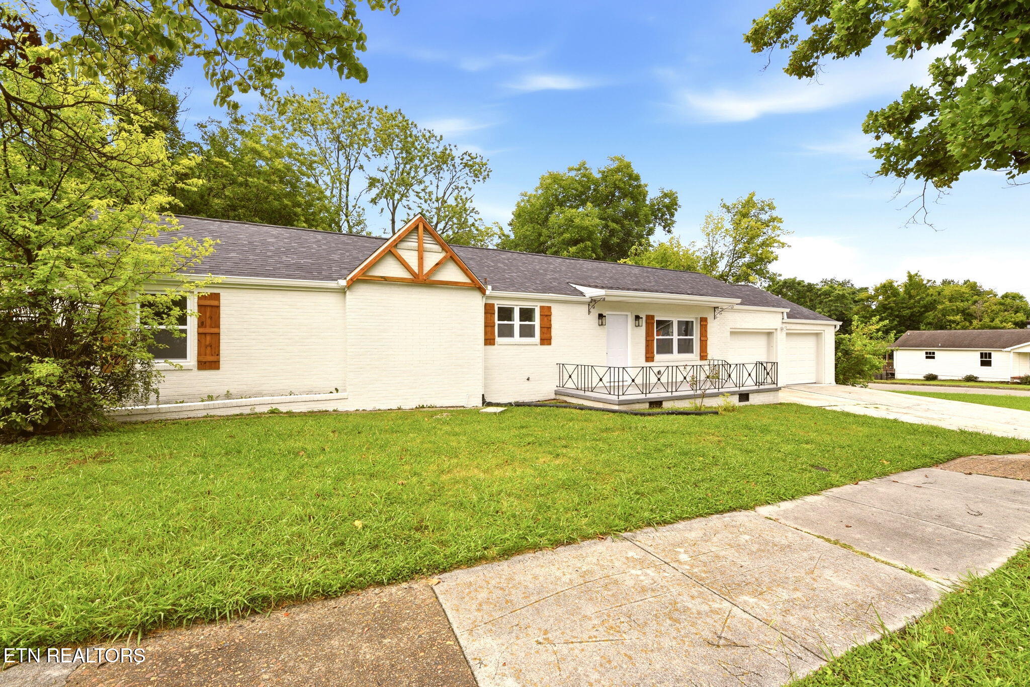 2406 E Glenwood Avenue Knoxville TN 37917