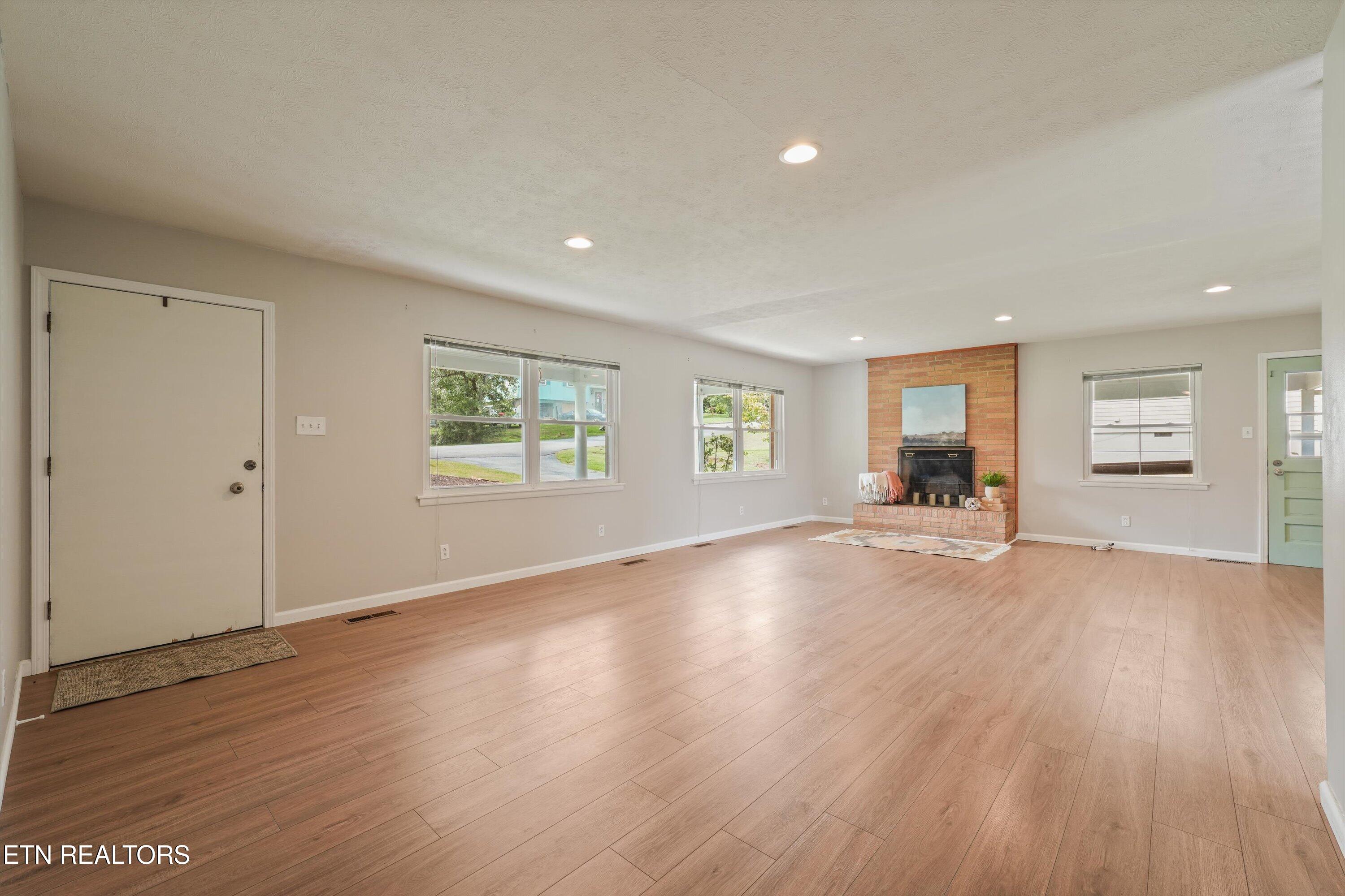 103 Iona Circle Oak Ridge TN 37830