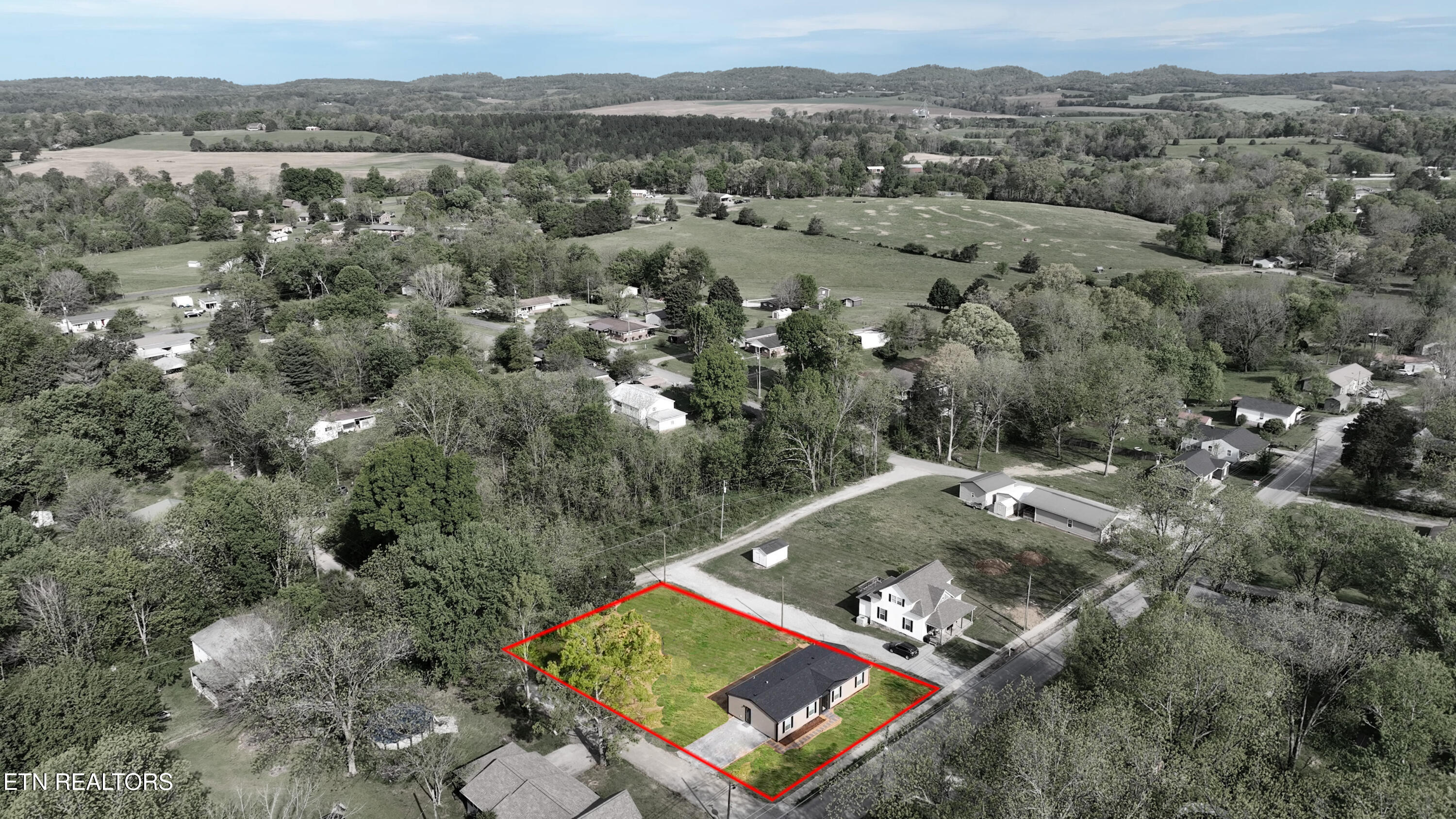 9 Hamilton Avenue Englewood TN 37329