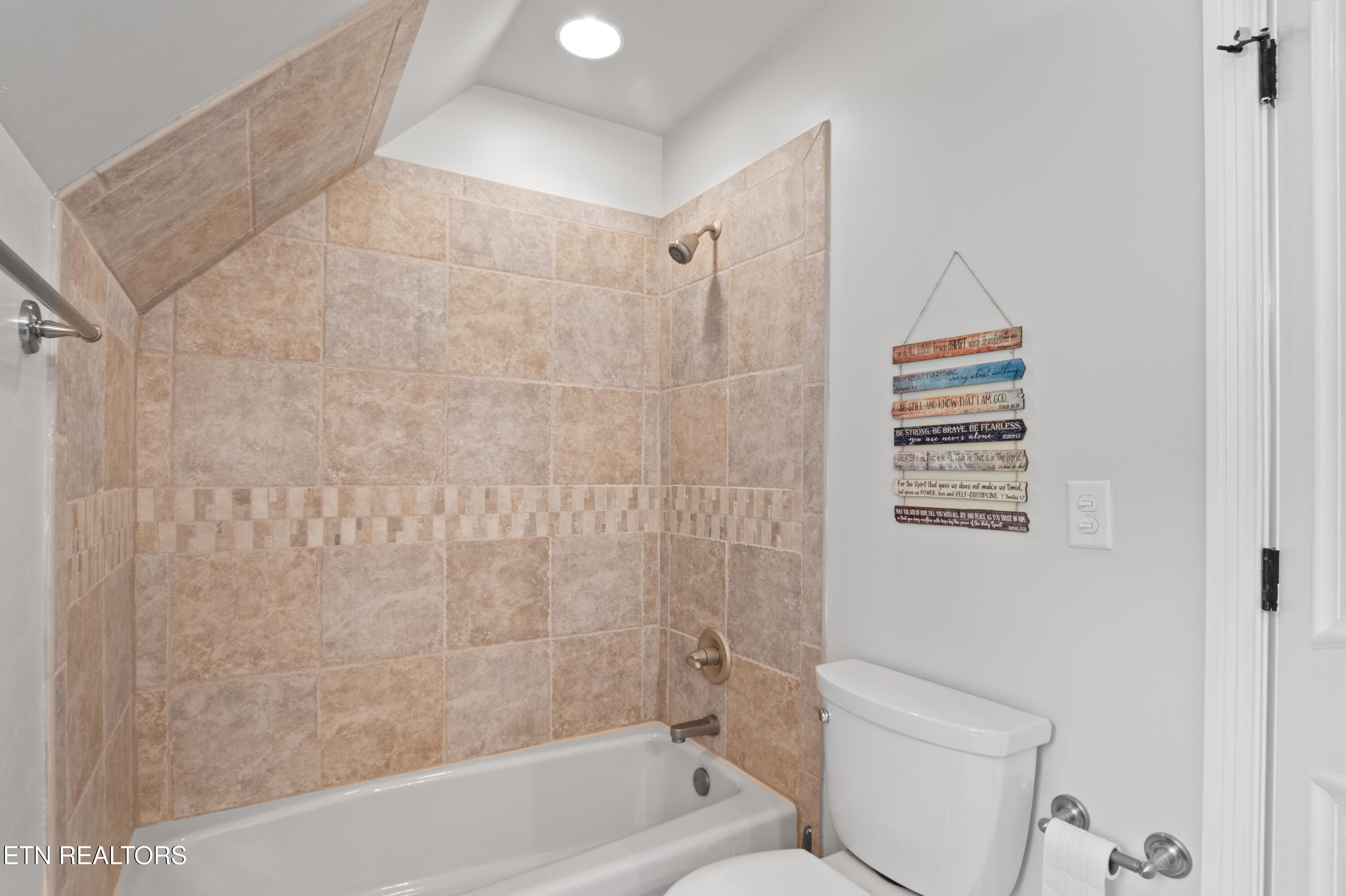 186 Lake Crest Drive Lenoir City TN 37772