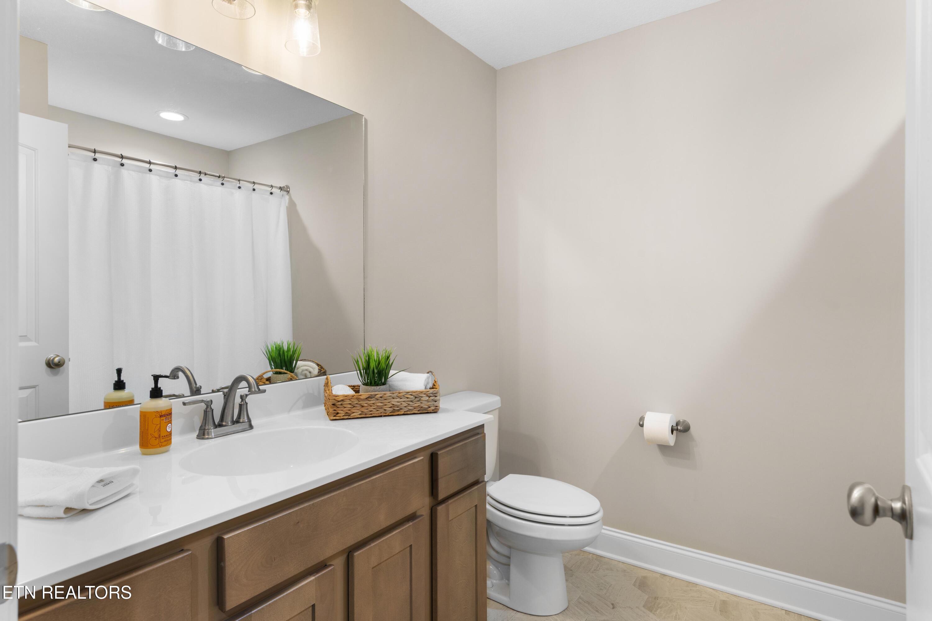 240 Broadberry Avenue Oak Ridge TN 37830