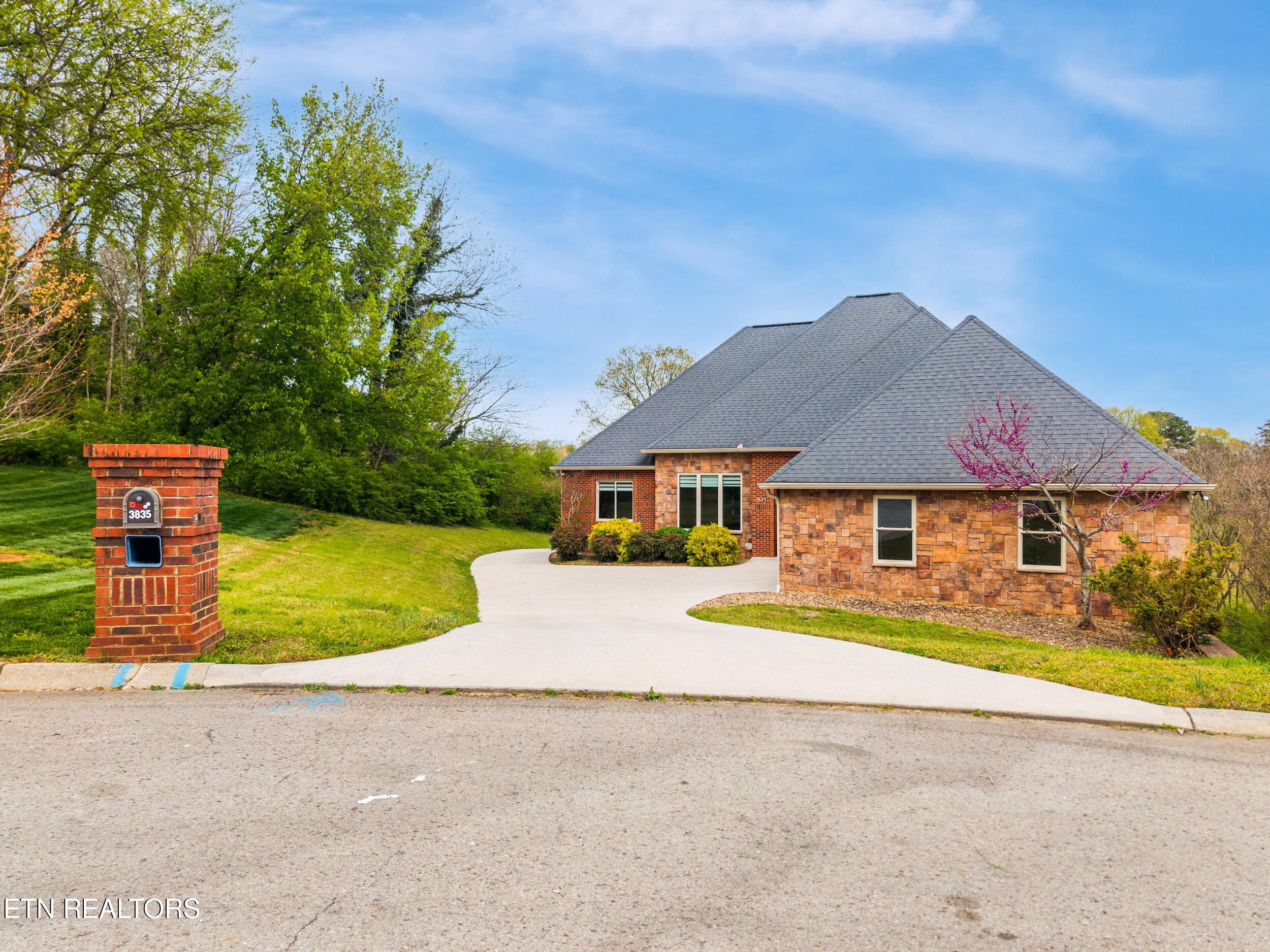 3835 Admirality Lane Knoxville TN 37920