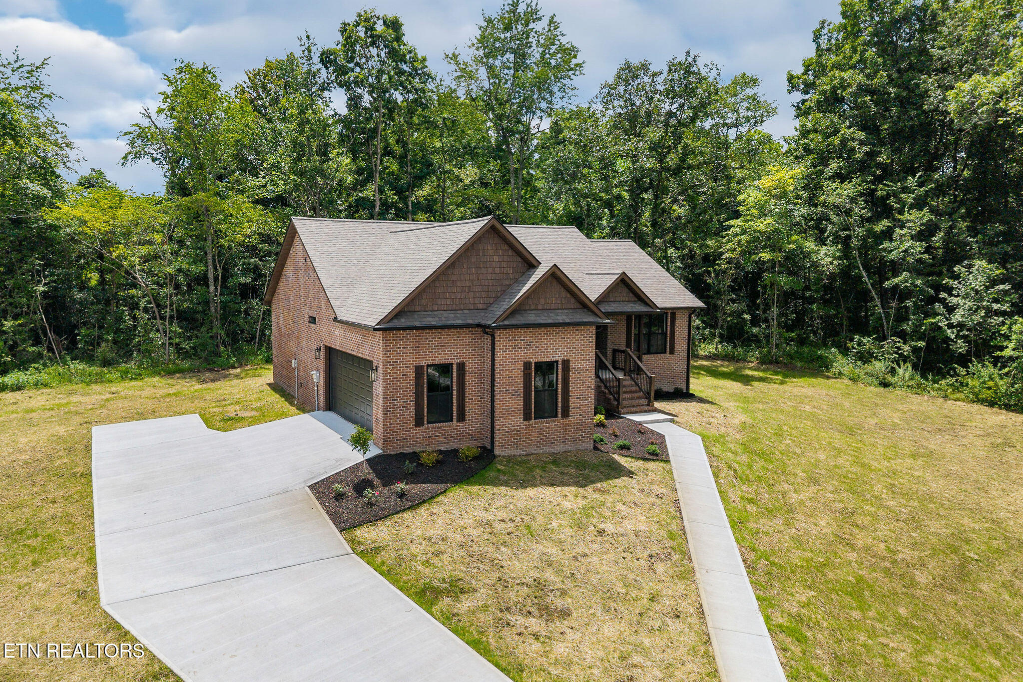 2 Riverchase Drive Crossville TN 38555