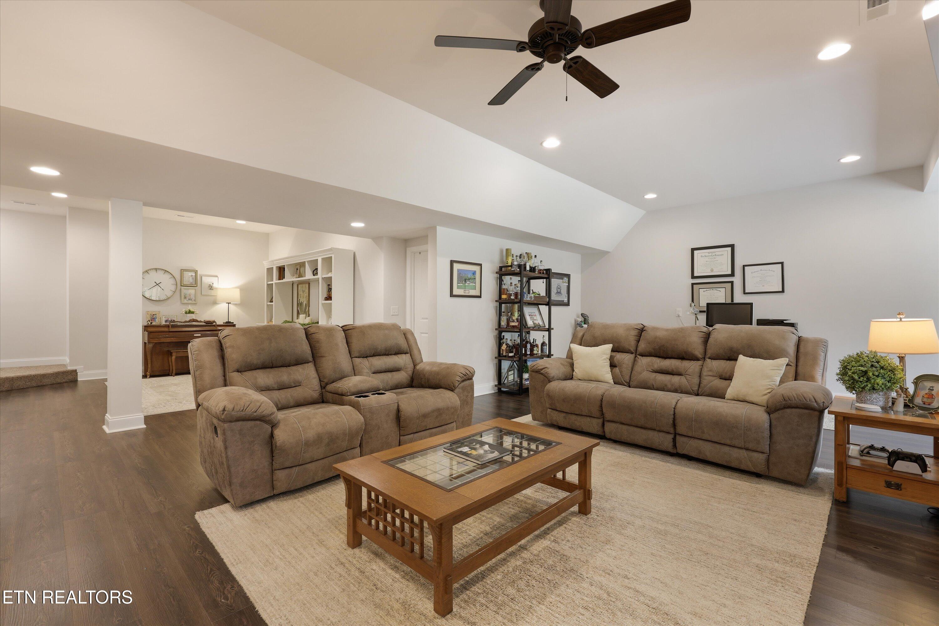 9202 Iris Garden Lane Knoxville TN 37922