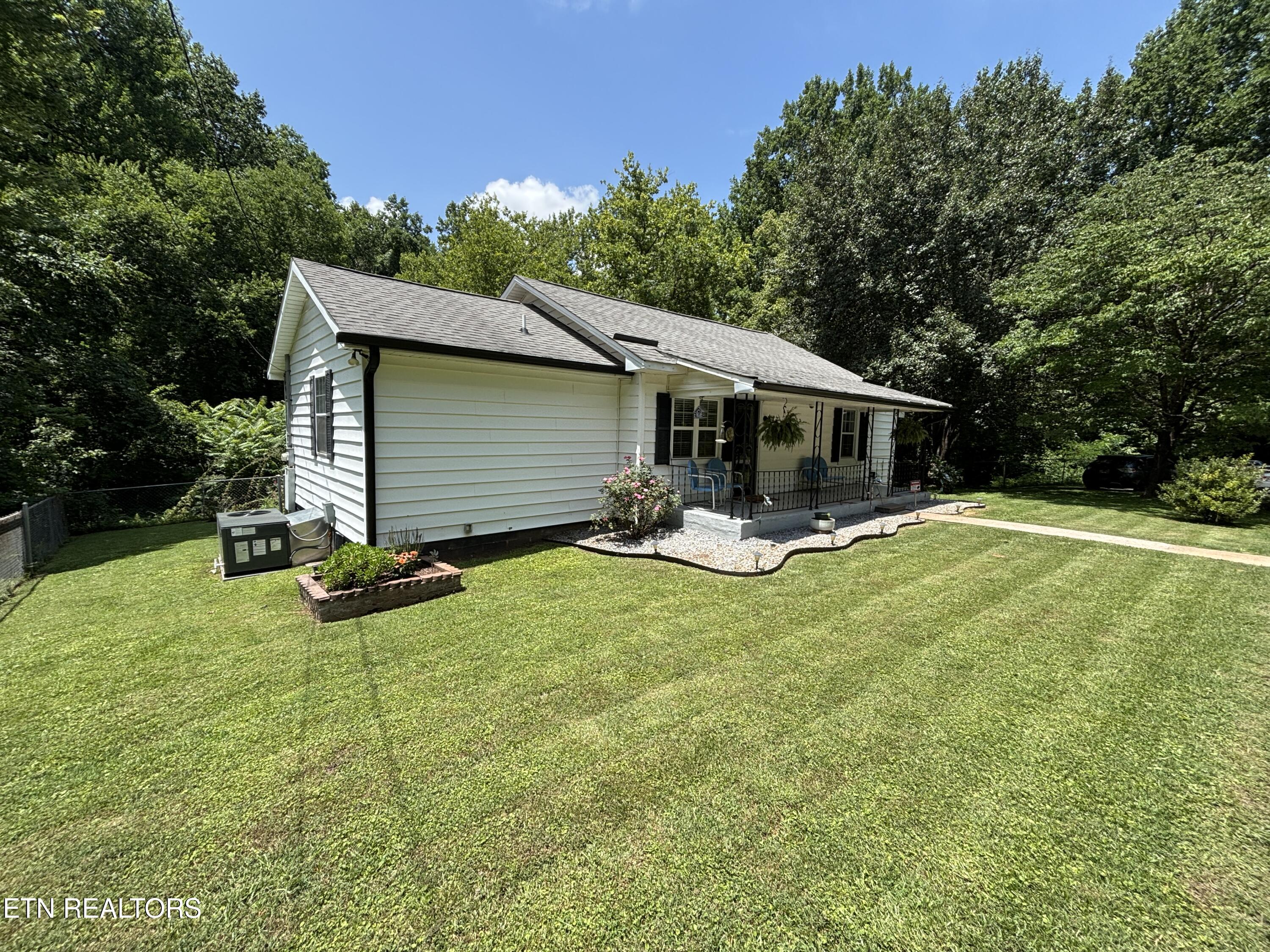 2512 SE Aberdeen Lane Knoxville TN 37920