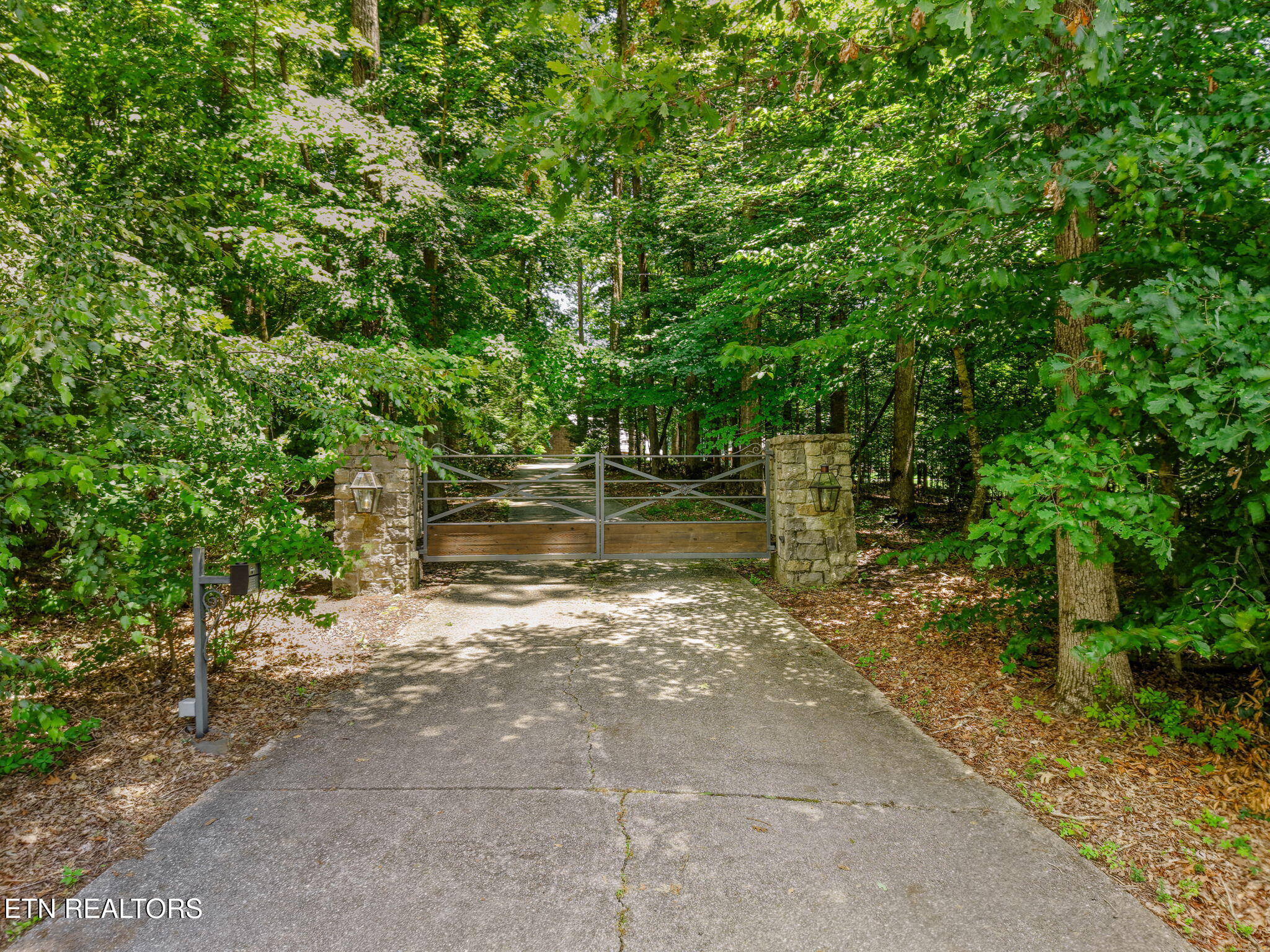 2000 Lawnville Road Kingston TN 37763