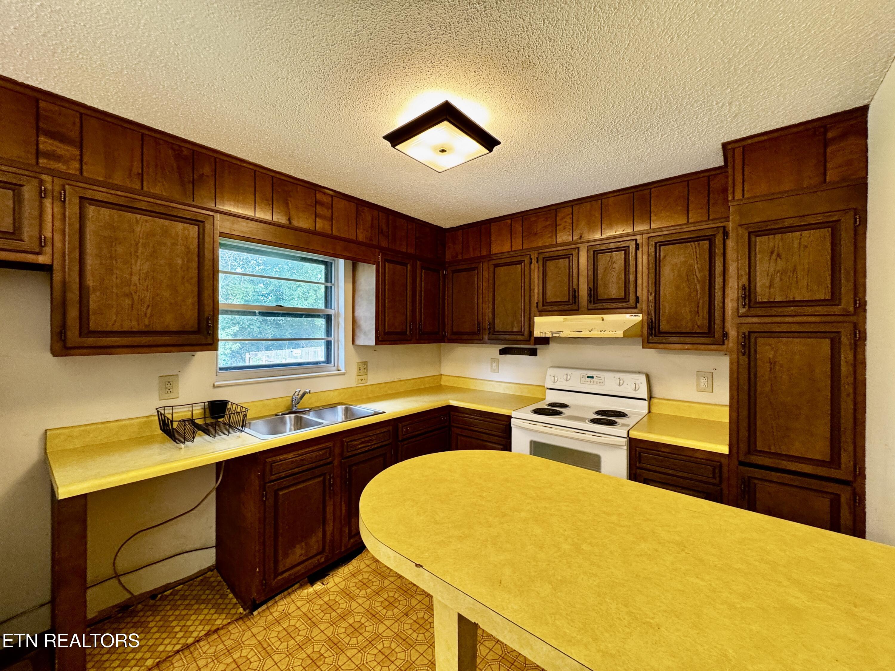 7512 S Whispering Oak Circle Powell TN 37849