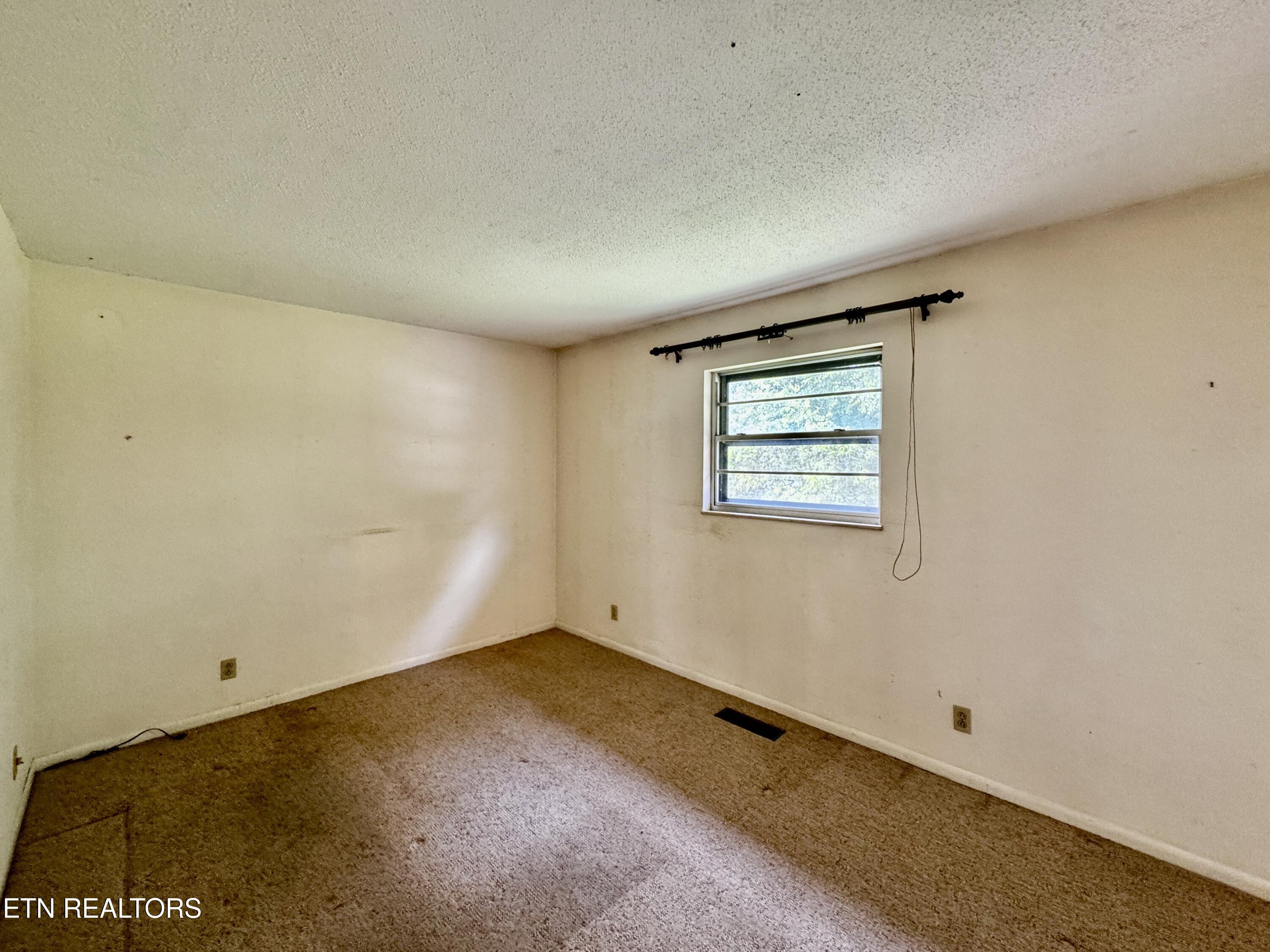 7512 S Whispering Oak Circle Powell TN 37849
