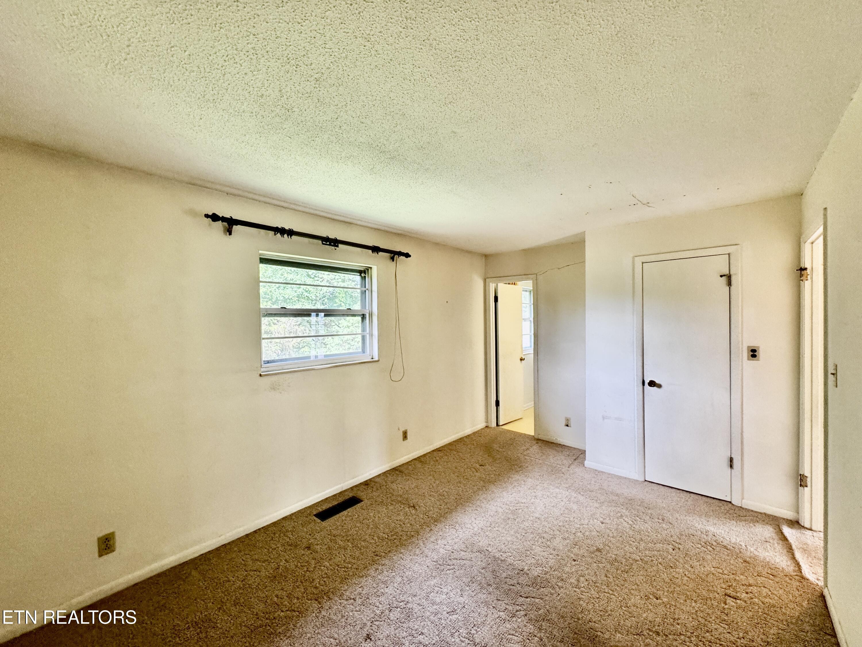 7512 S Whispering Oak Circle Powell TN 37849