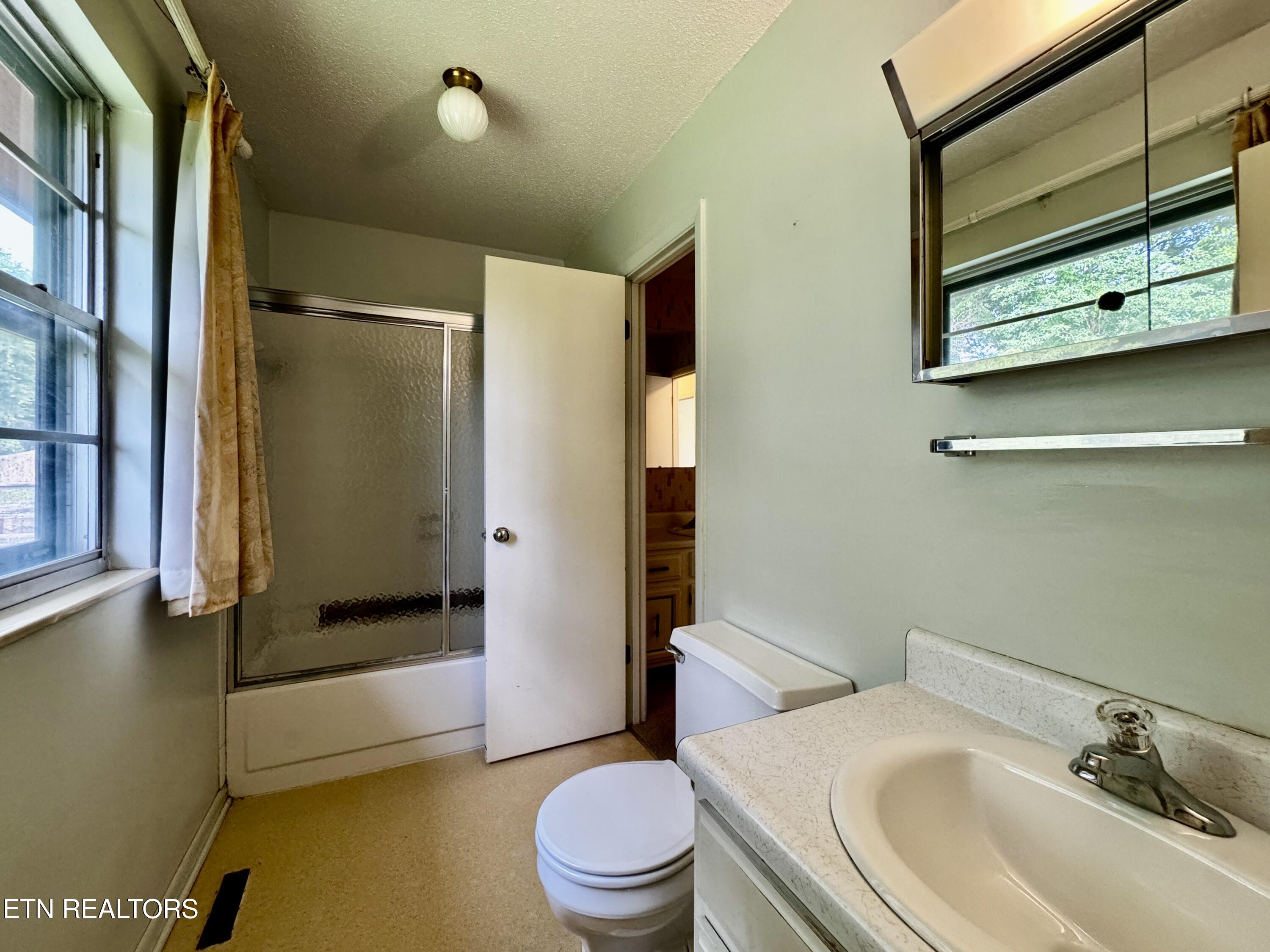 7512 S Whispering Oak Circle Powell TN 37849