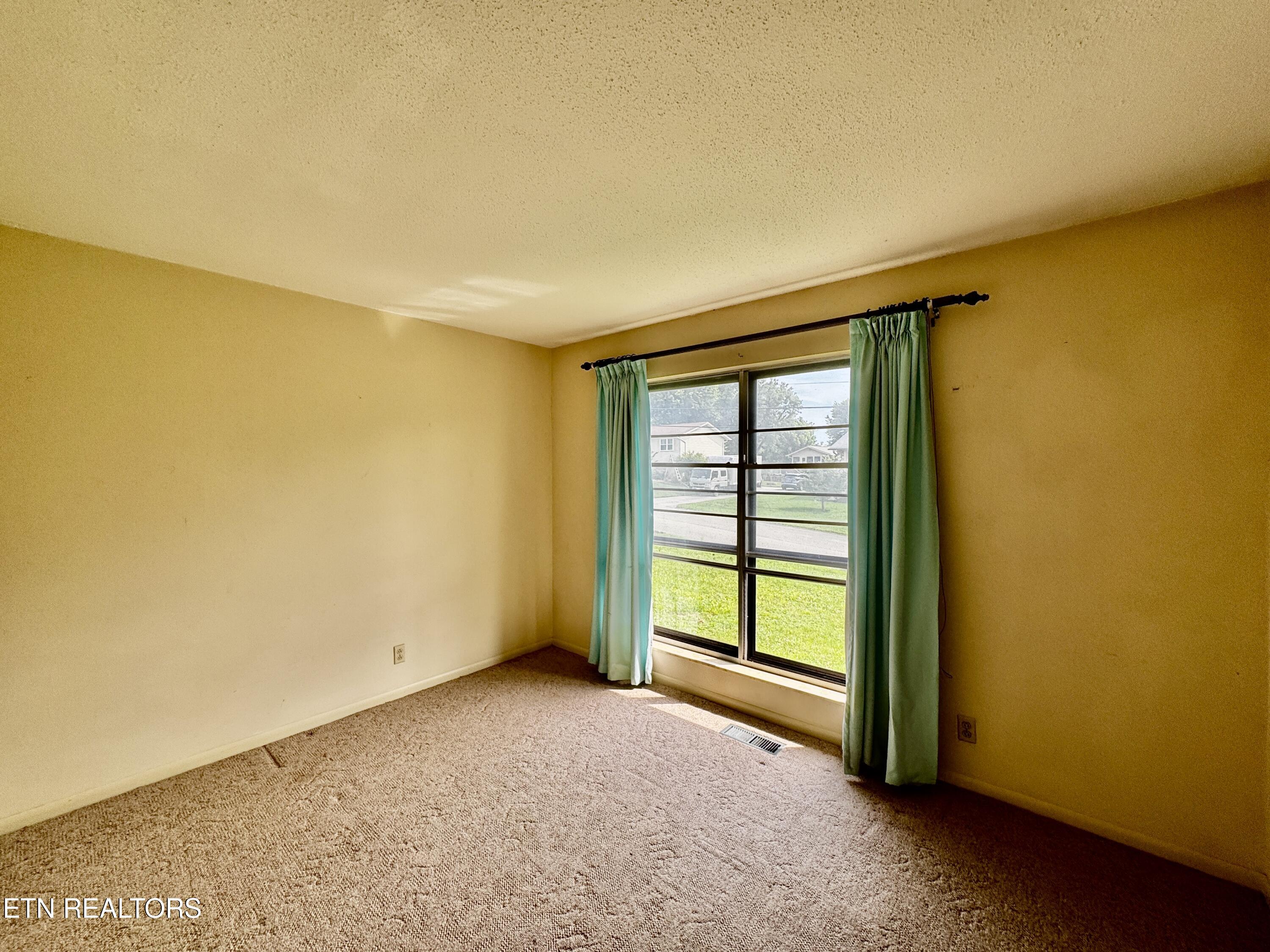 7512 S Whispering Oak Circle Powell TN 37849