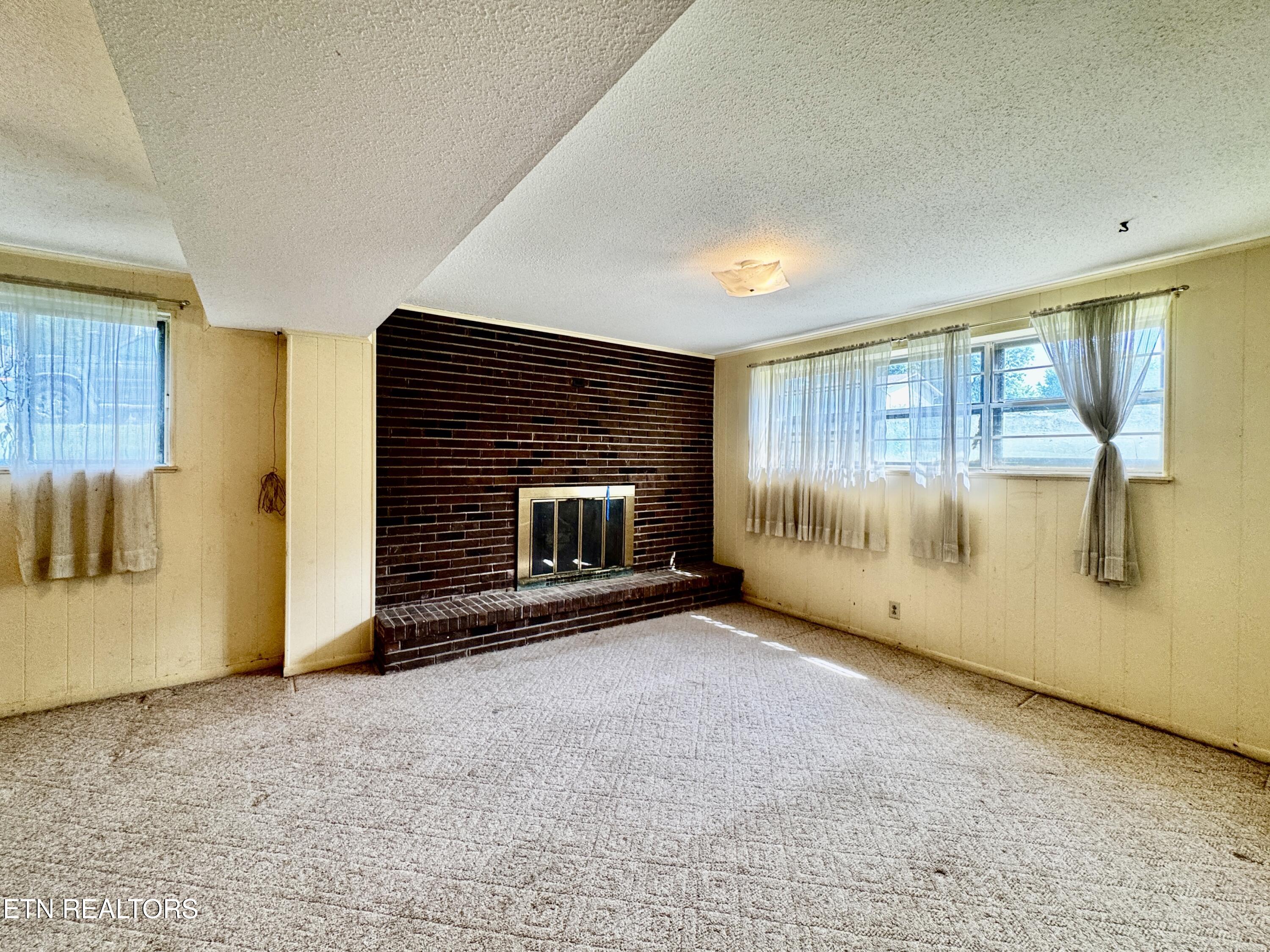 7512 S Whispering Oak Circle Powell TN 37849